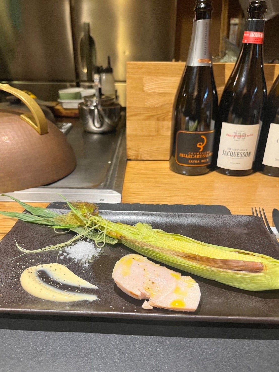 葉付きのヤングコーンと広島赤鶏の胸肉低温調理