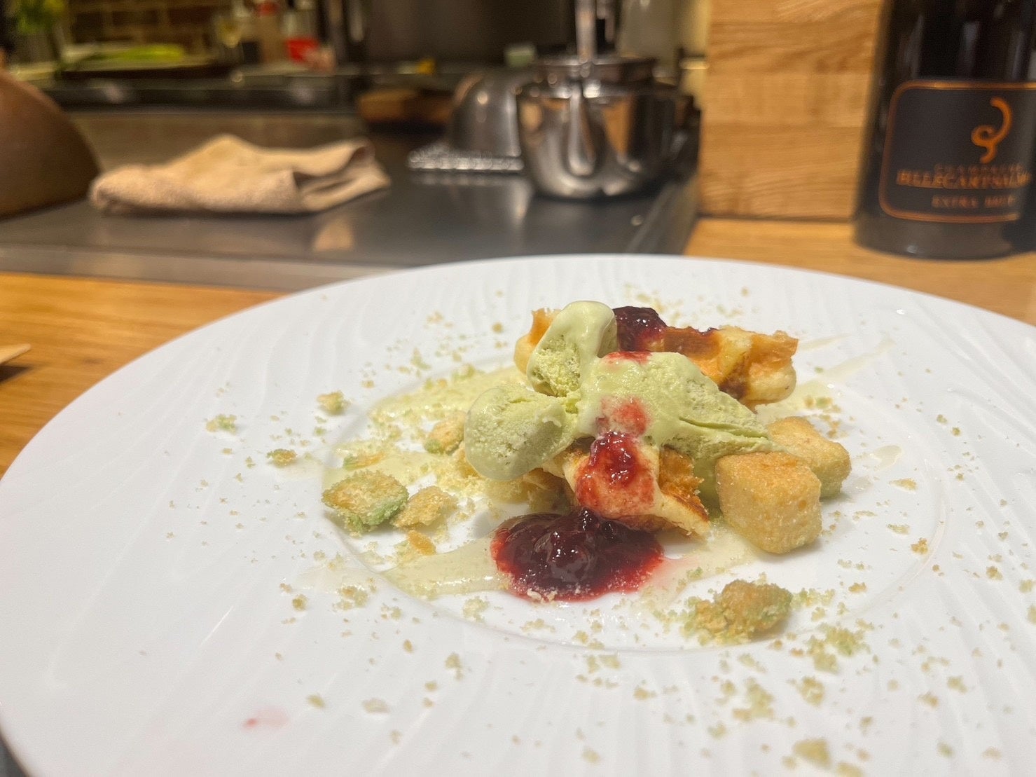 ワッフルとピスタチオアイスノイエのラスク