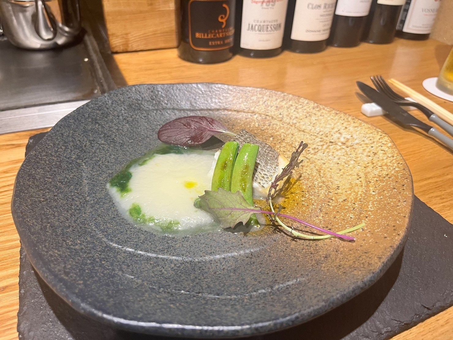 スズキの低温調理ソテーと淡路島産玉ねぎのソース