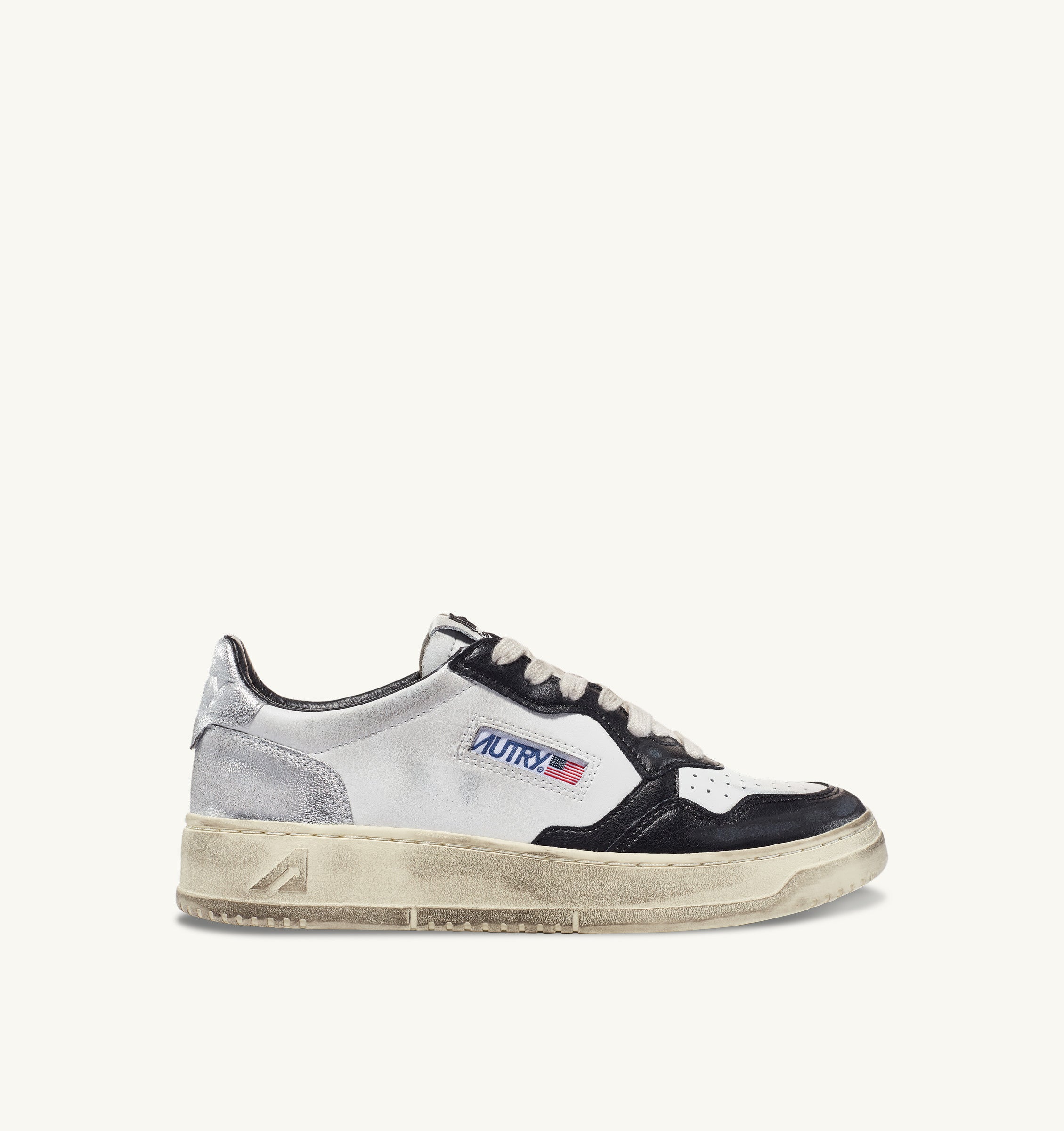 AUTRY 伊勢丹新宿店限定MEDALIST LOW GO AT/SUEDEI Autry Medalist Low Sneakers In White And Light Blue Leather