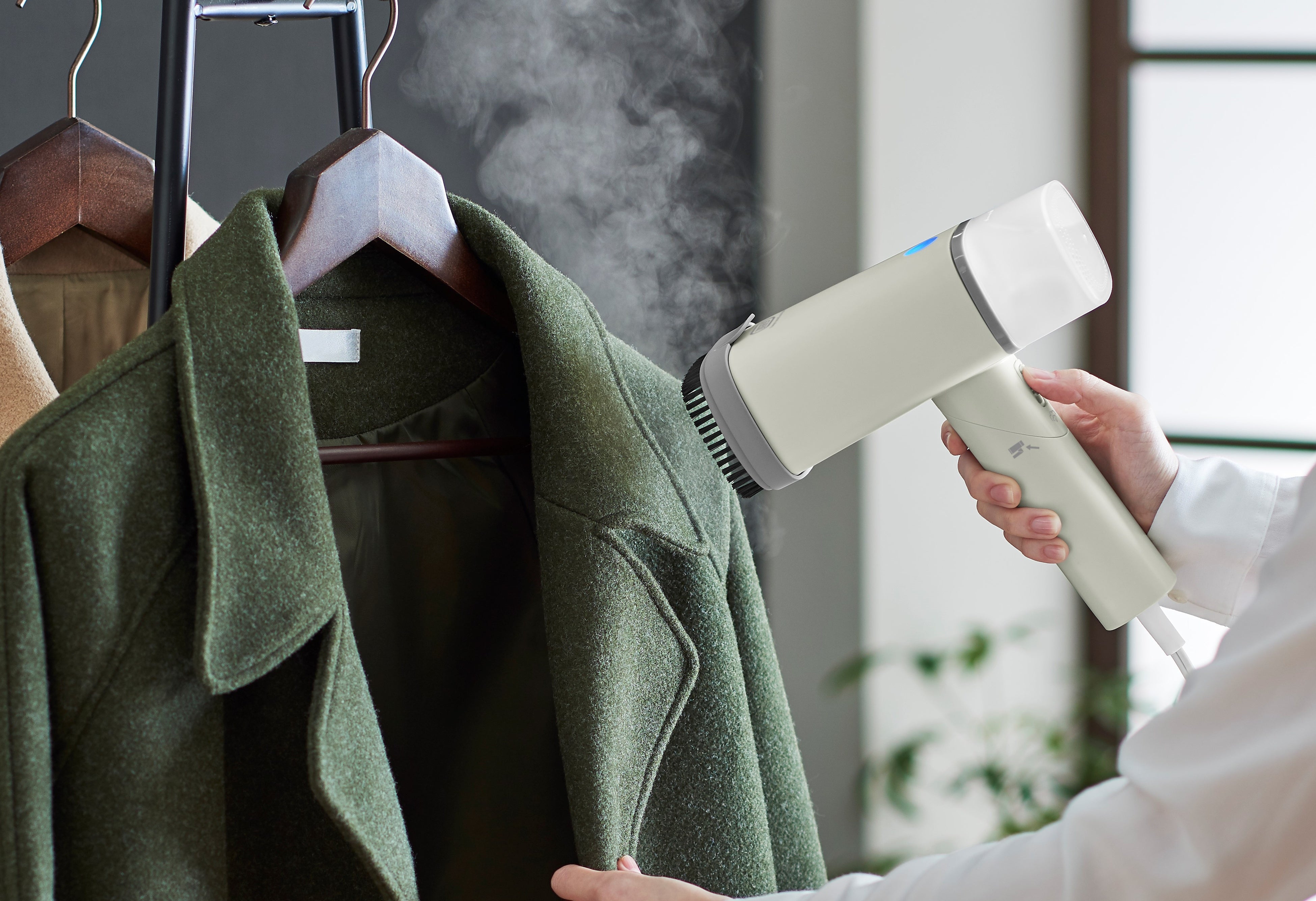 衣類のシワ取りはもちろん、脱臭※2・除菌※5まで！「Toffy