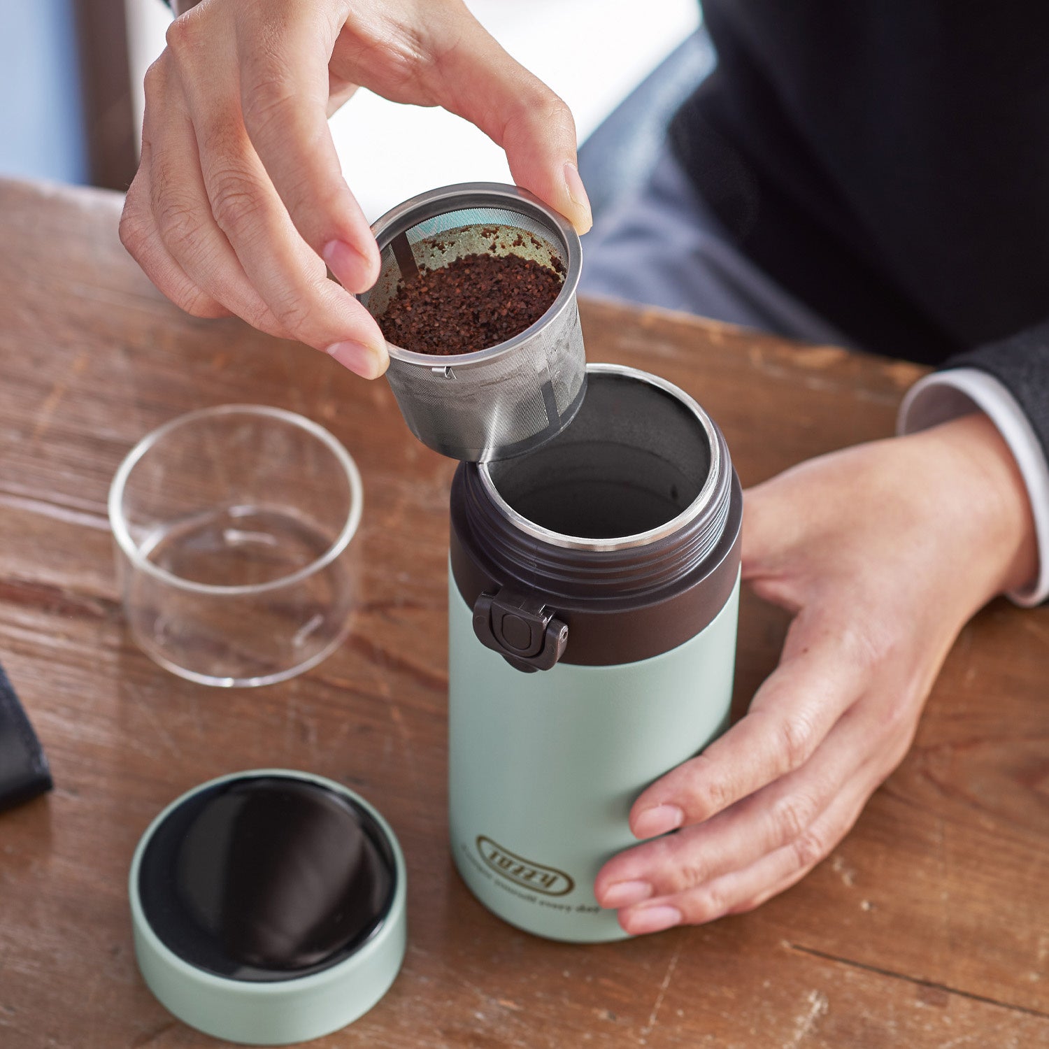 ③ フィルターを取り外す