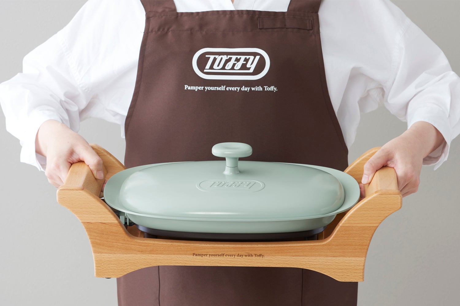 台座はリアルウッドを使用。 手に持つと分かる上質な質感です。