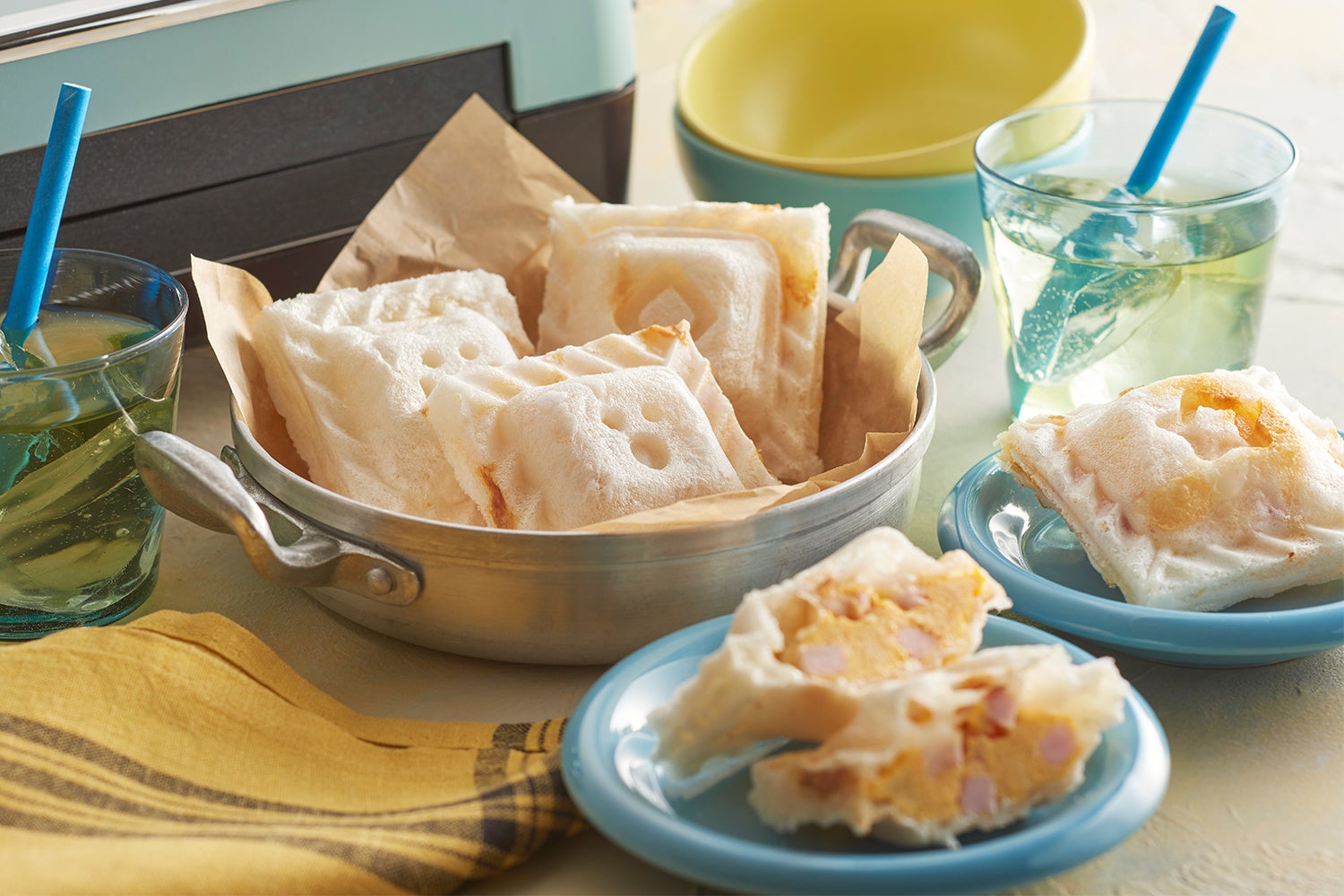 ベーコンたまごチーズのお餅サンド