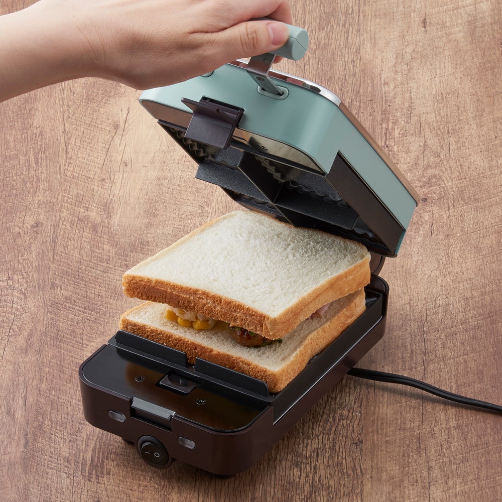 史上初!? 約5×5cmサイズのホットサンドが1度に4つできるホット