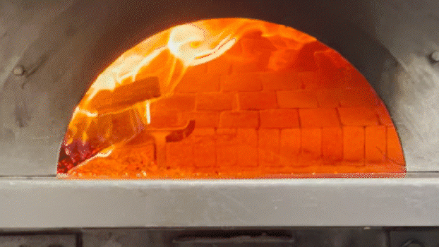 1枚1枚手作りのピザ