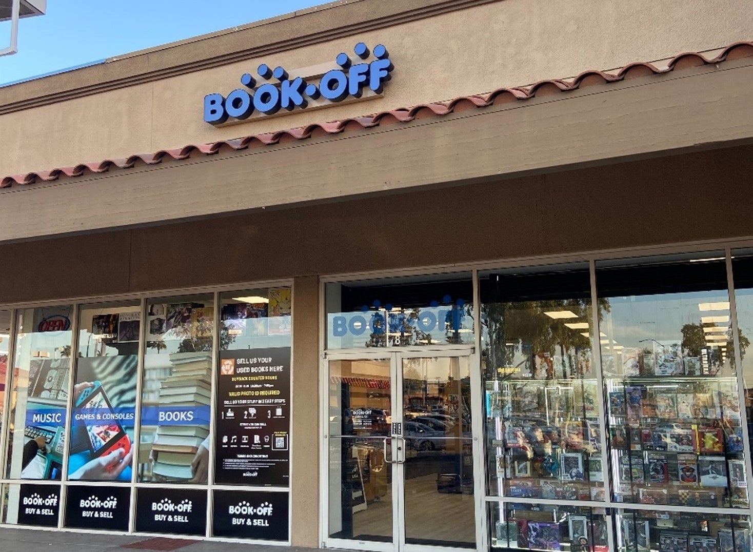 BOOKOFF Mesa店 外観