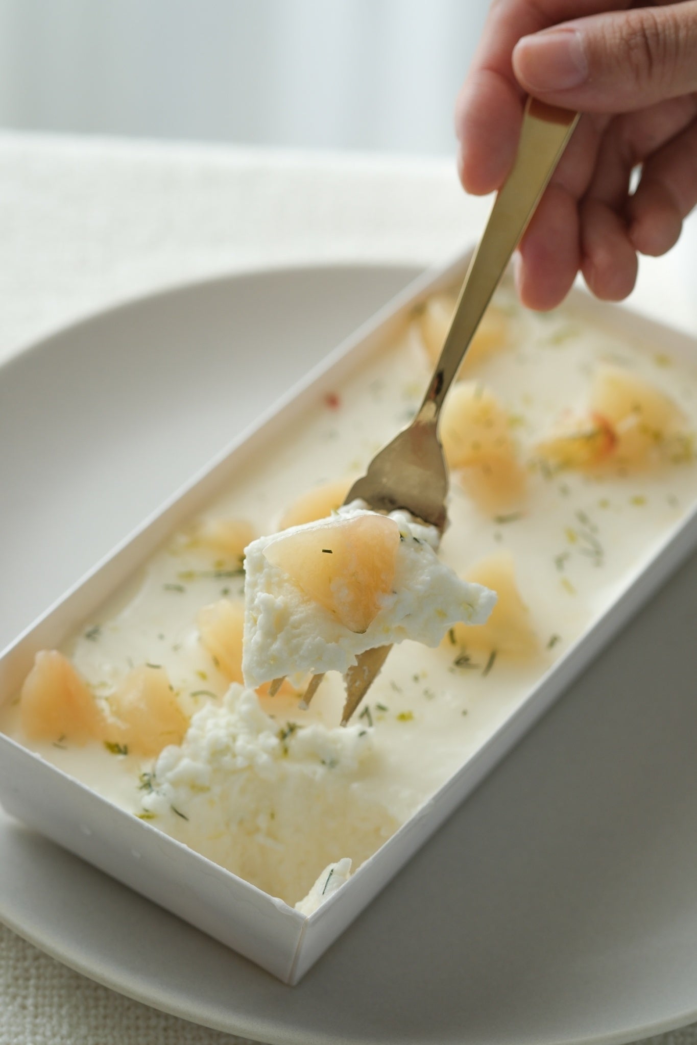 白桃と口溶けの良いレアチーズケーキが相性ぴったりです。