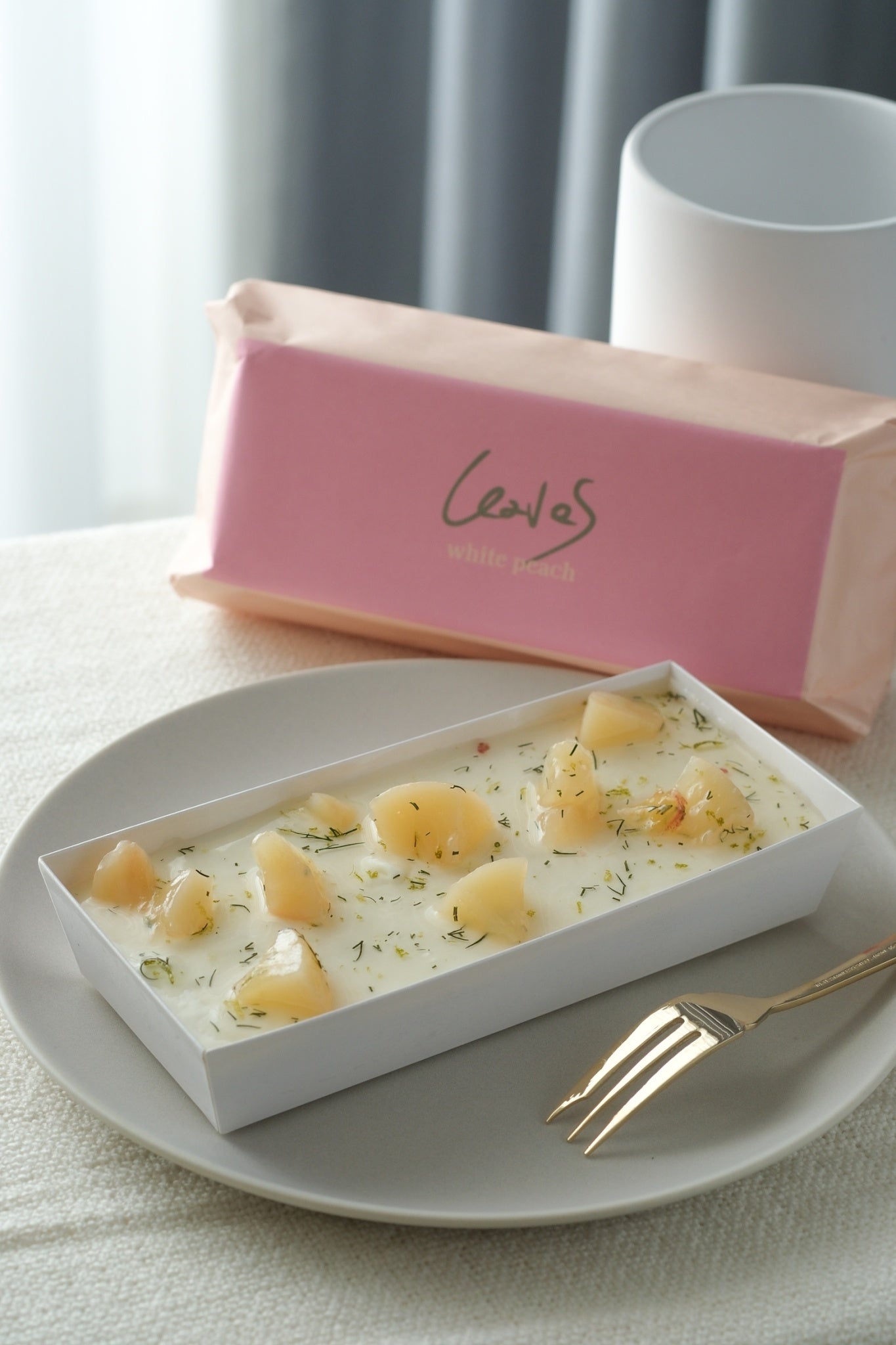 レアチーズケーキBOX　白桃　¥2,500-(税込)
