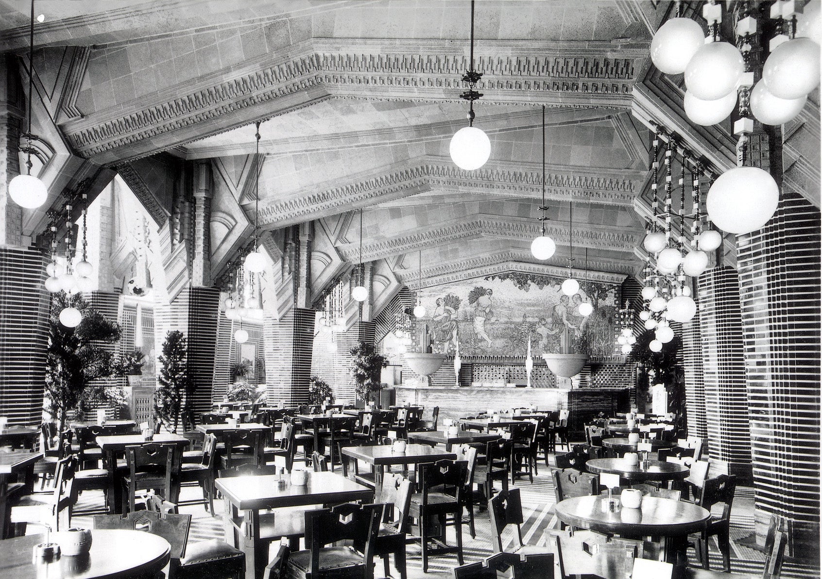 竣工当時のビヤホールライオン　銀座七丁目店