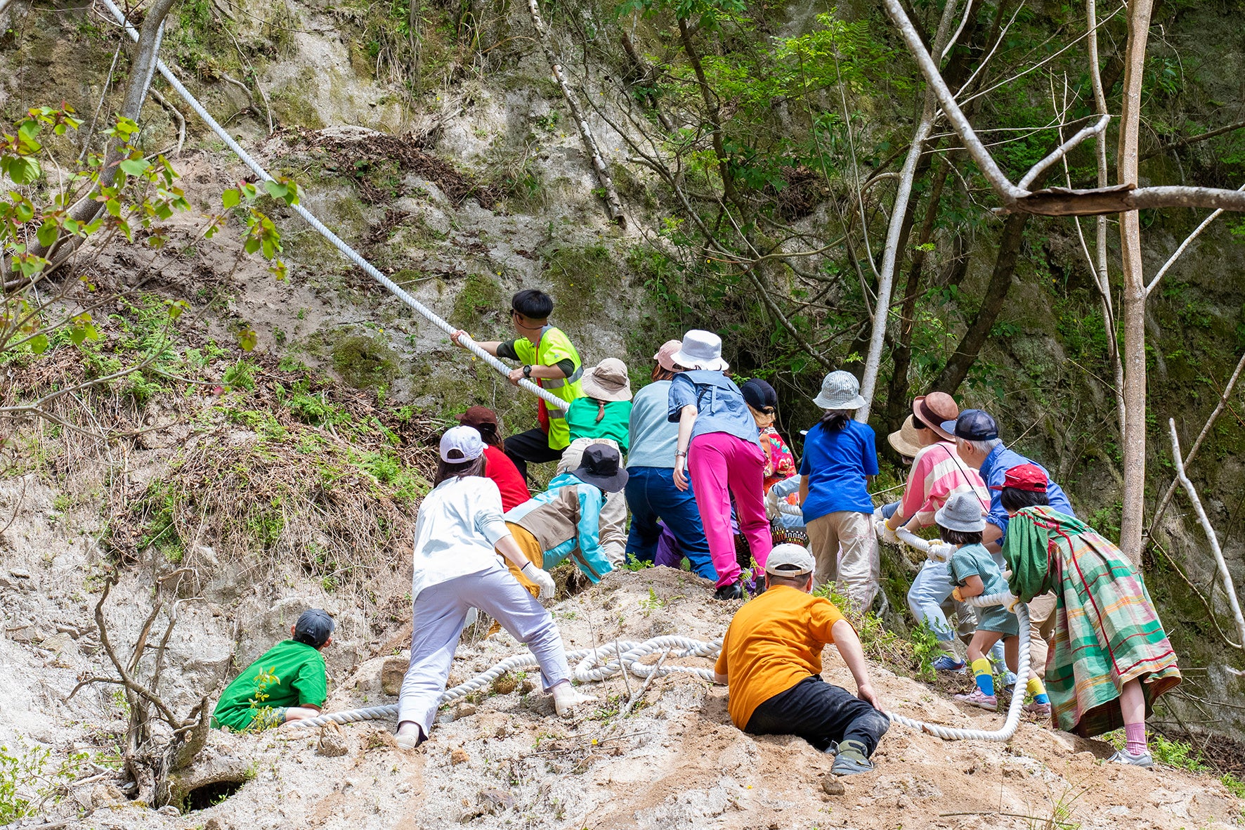 飯川雄大《デコレータークラブ—未来のための定規と縄》の制作風景、2023年 Photo：Takehiro Iikawa