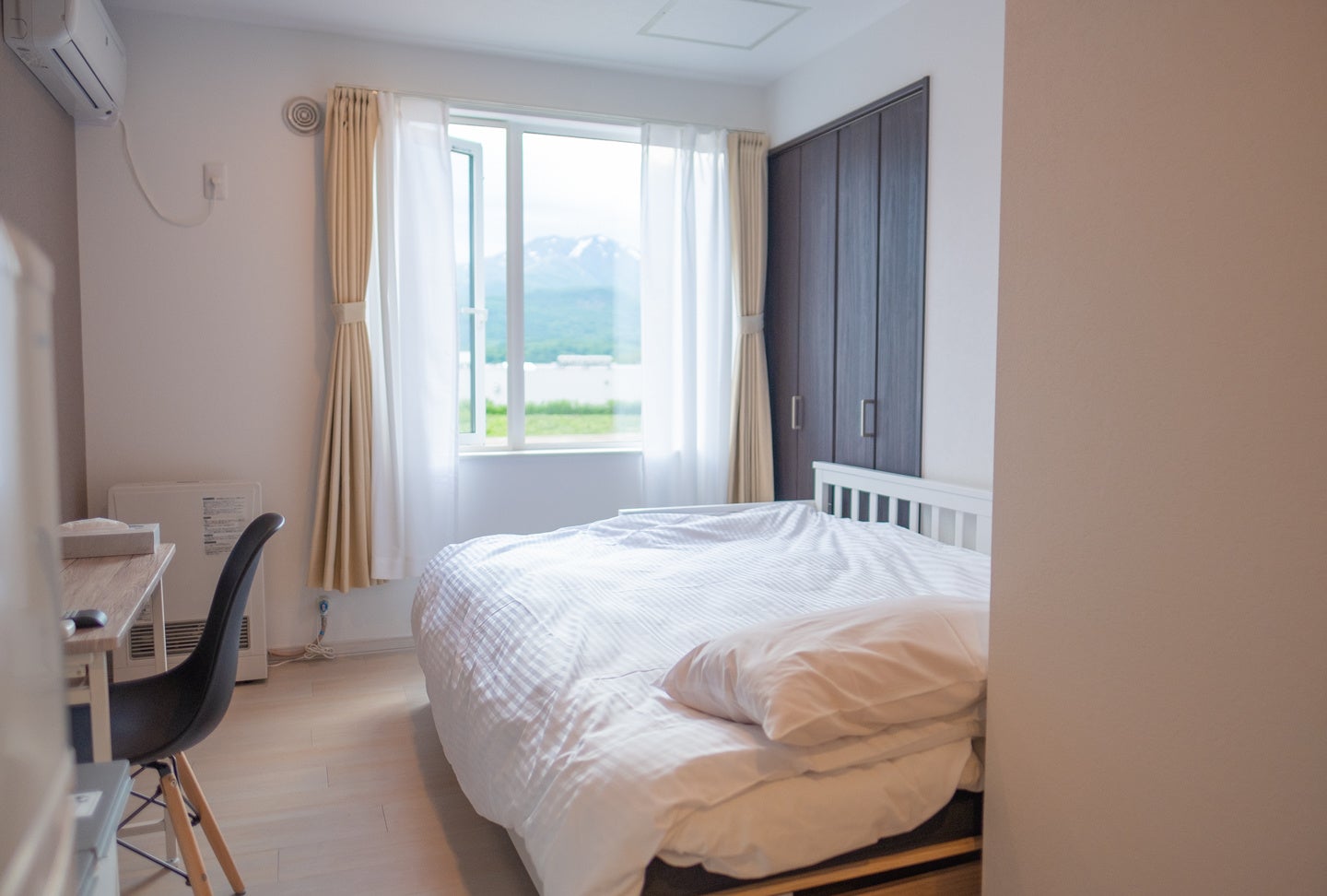 就寝時は大きなベッドとして