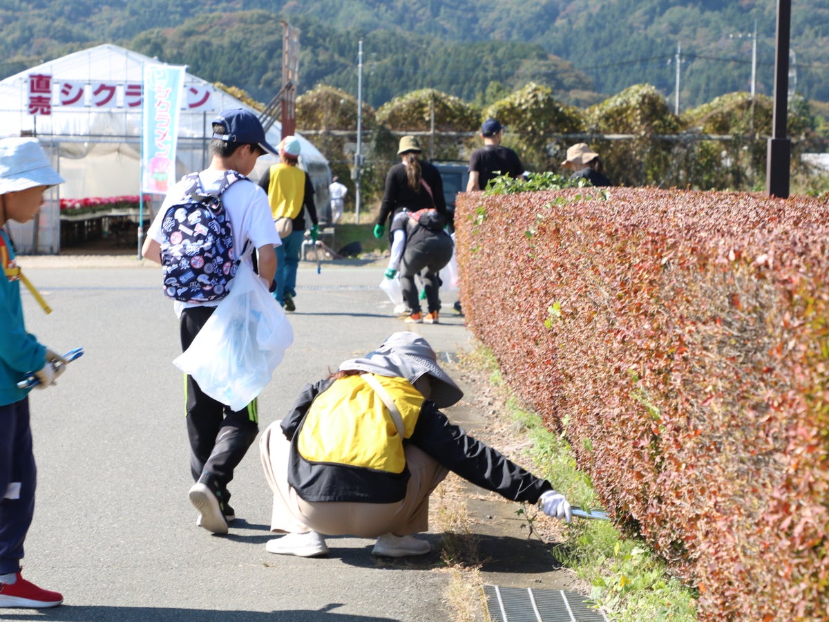ごみ拾いを競技として楽しむ「スポGOMI大会inみなかみ2026」、たくみの里で29チーム111名が98.95kgを回収