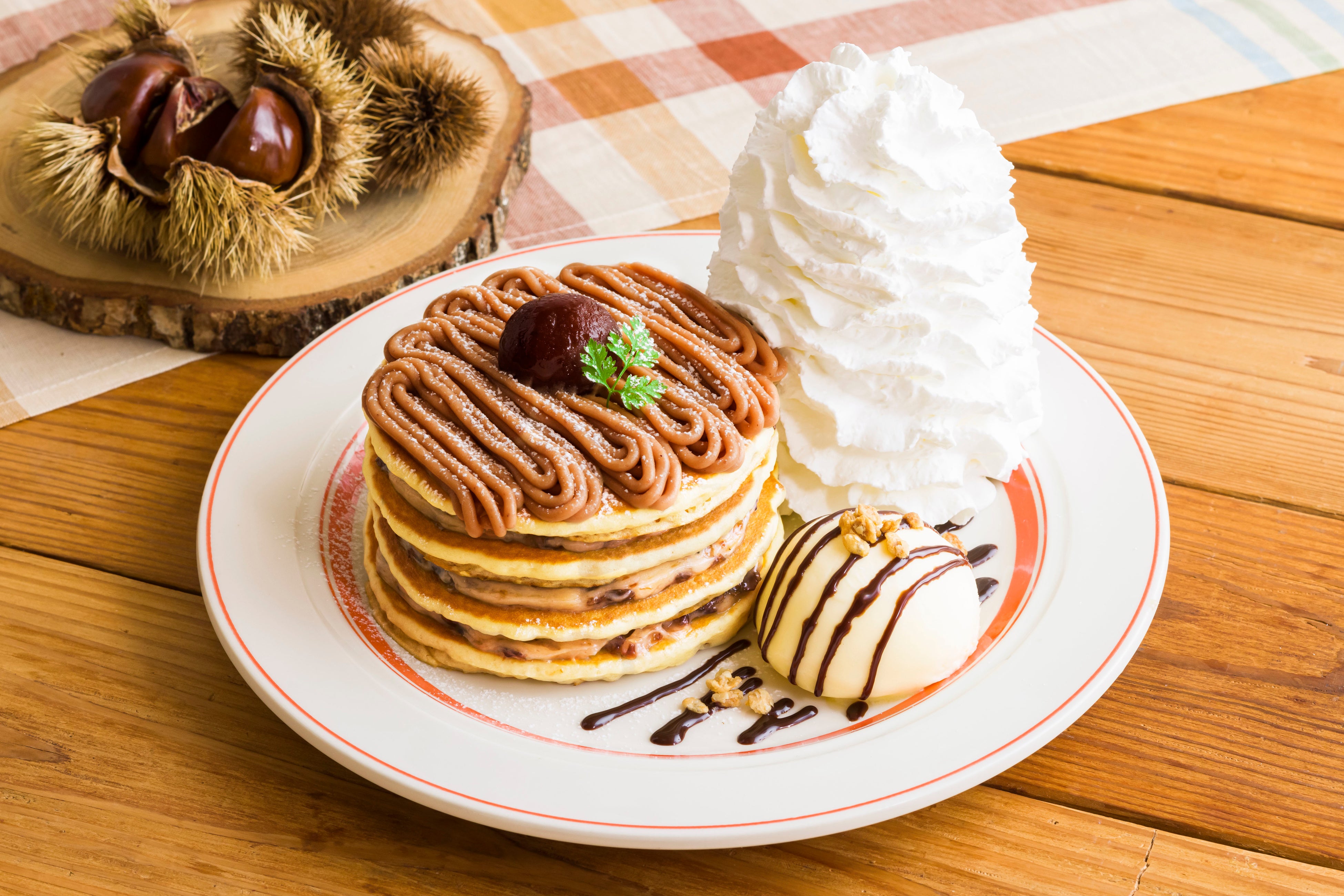 Eggs 'n Thingsから2つの味から選べるモンブランパンケーキが登場
