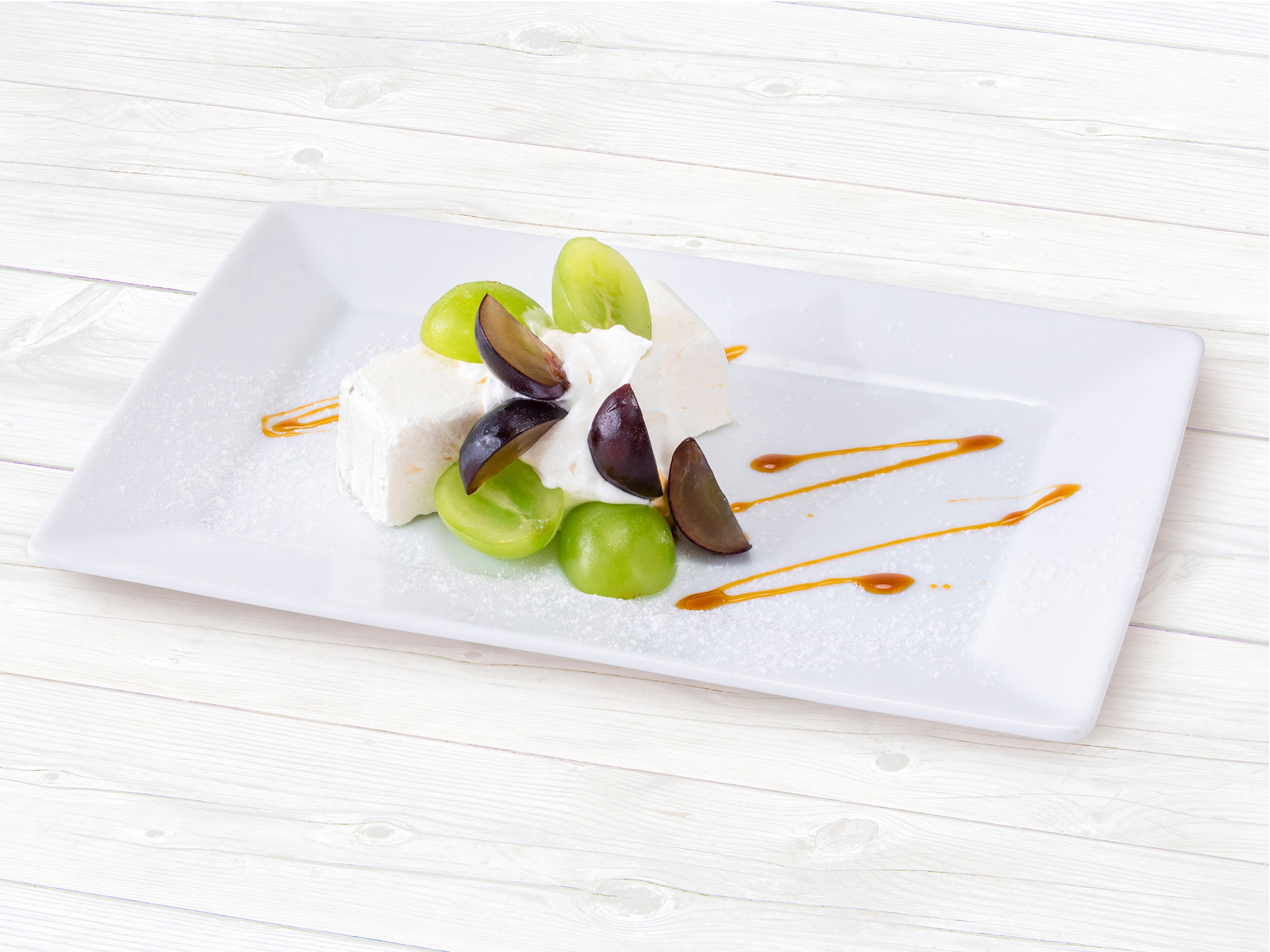 シャインマスカットと巨峰のアイスケーキ