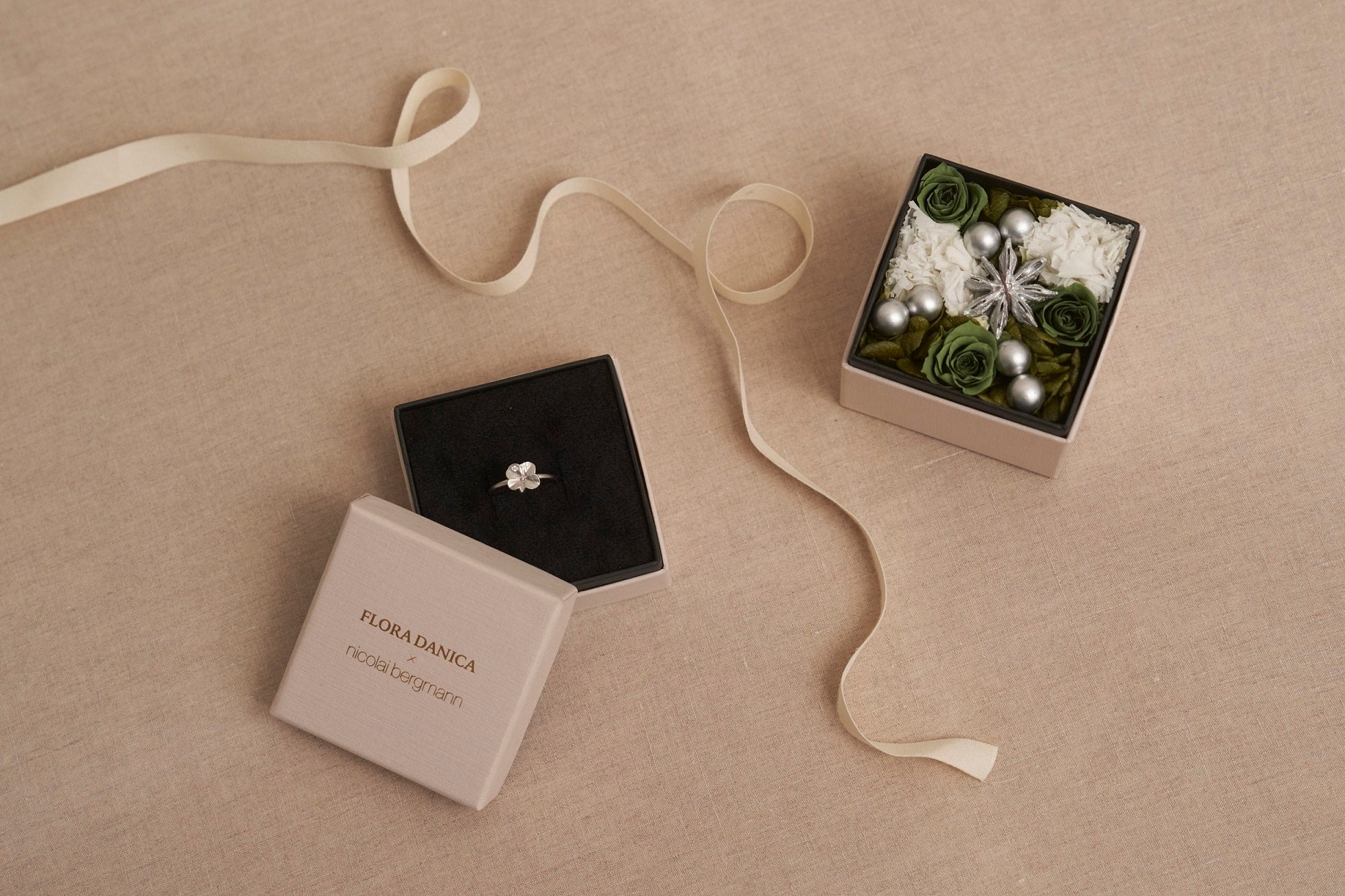 フラワーギフトボックス （期間限定） ￥5,800（税込）※ジュエリーは別売り