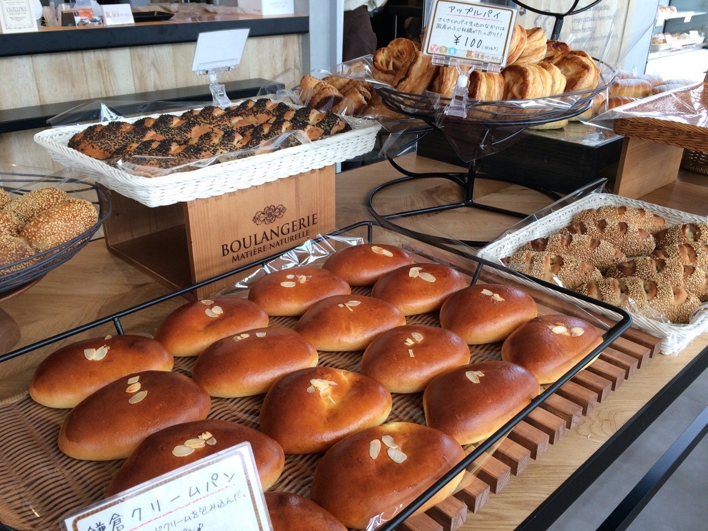 一番人気は「鎌倉クリームパン」！とろとろの自家製カスタードが自慢です。