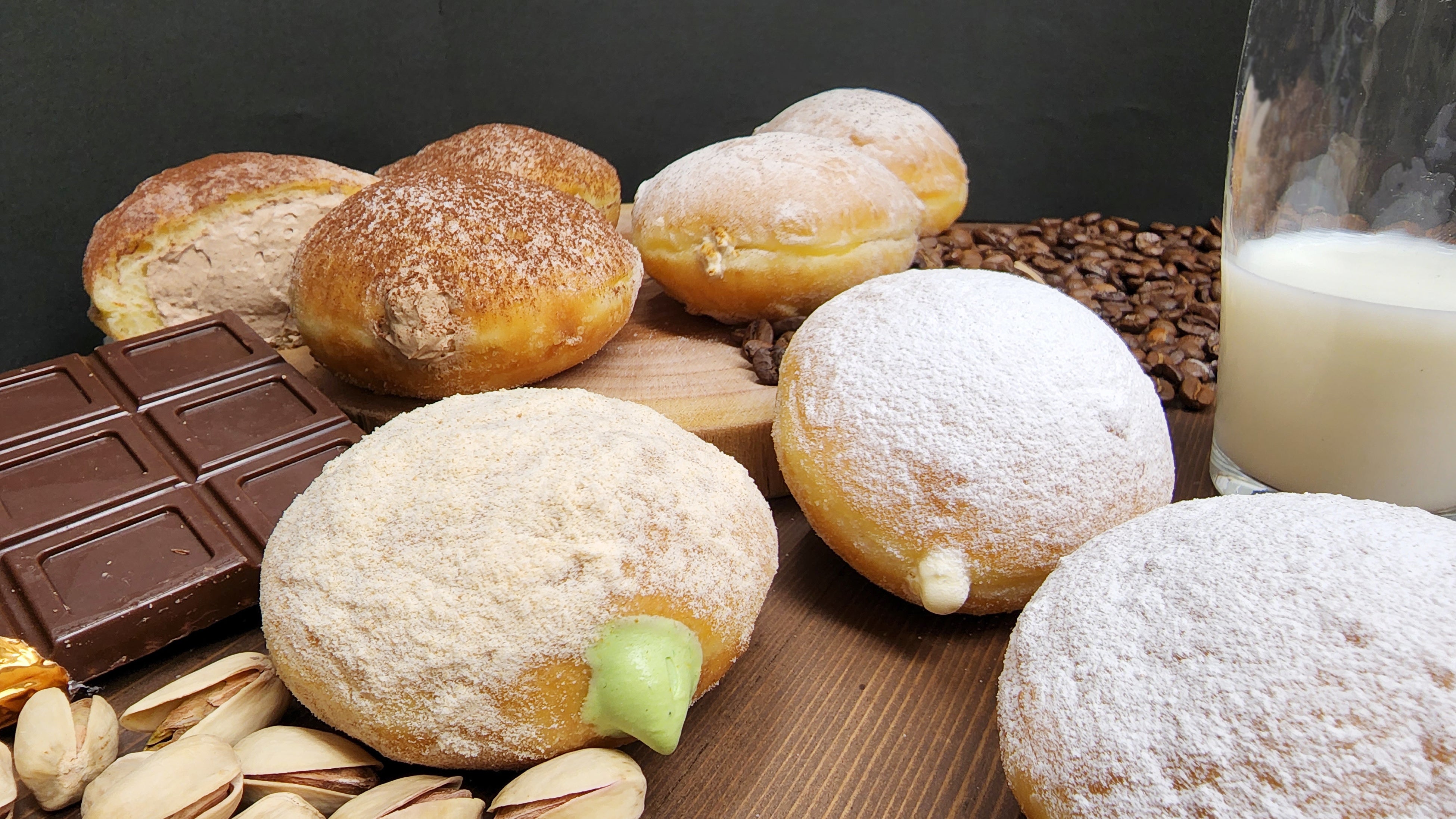 今年の一押し商品「鎌倉ボンボローニ」！4つのフレーバーから選べます。