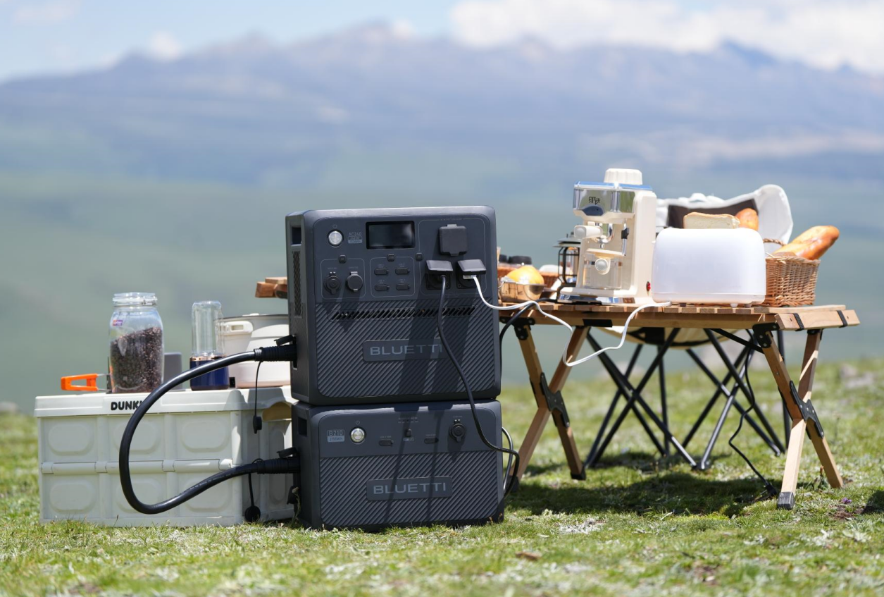 究極の全天候型、BLUETTI新作「大容量ポータブル電源AC240」早割