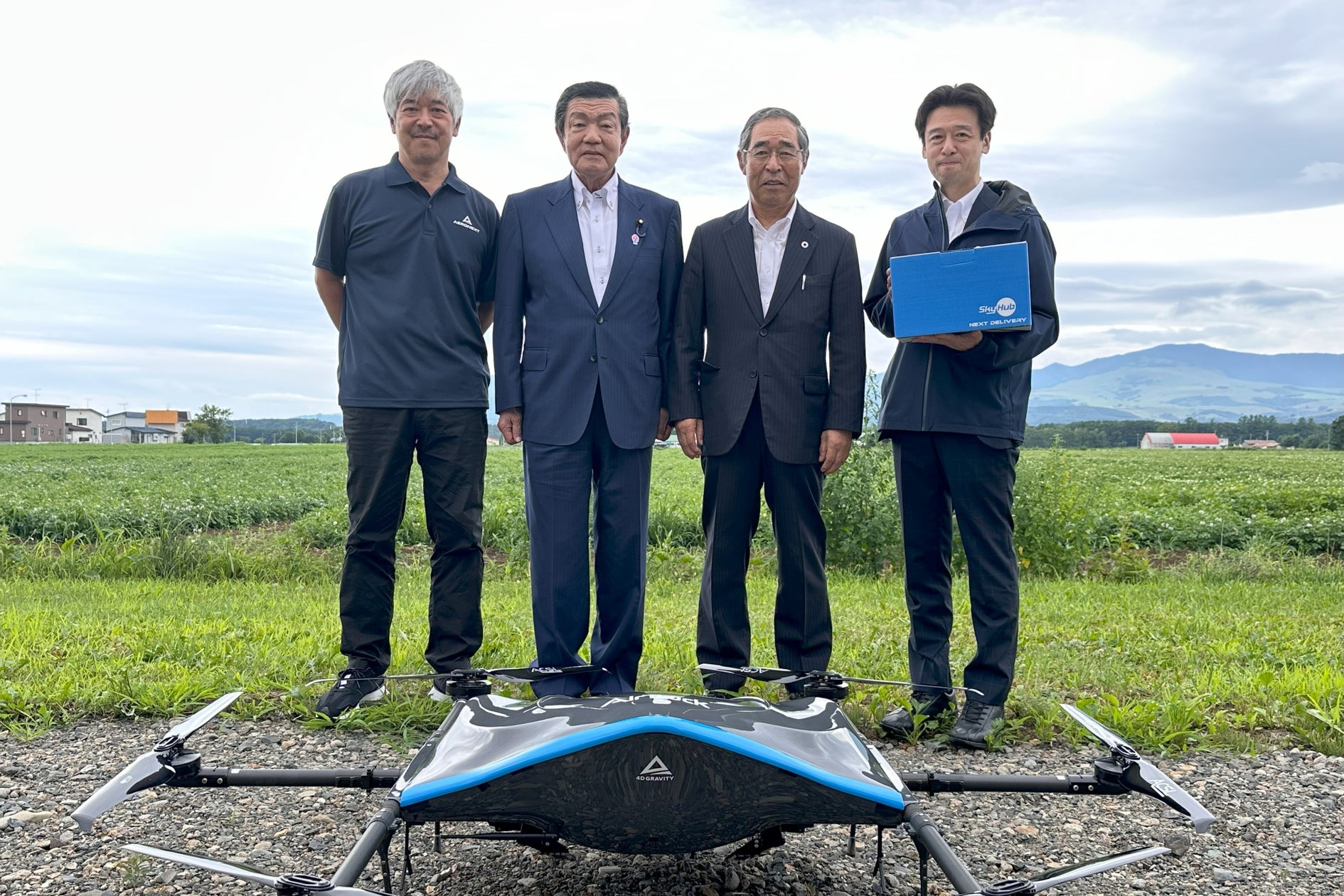 伊東内閣府特命担当大臣を上士幌町にお迎えし、新スマート物流の社会実装の現状と課題、「地域物流の準公共化」の必要性について説明 | 全国新スマート物流推進協議会のプレスリリース