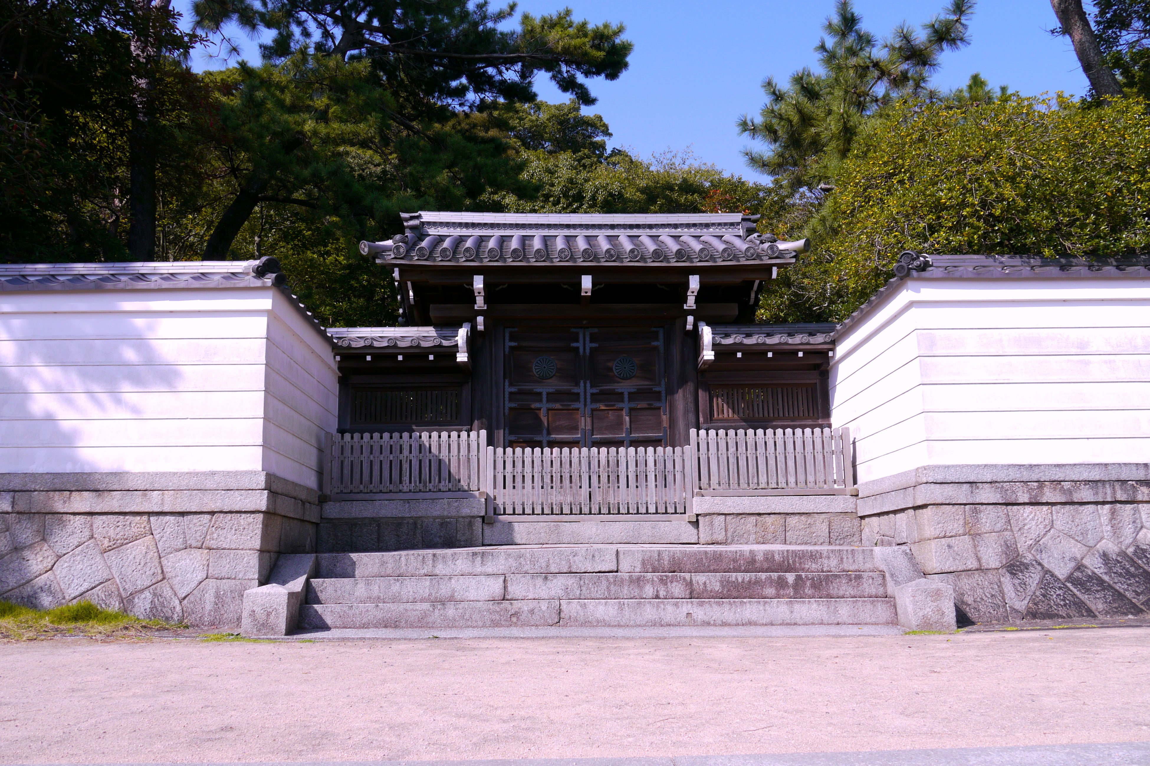 物語の舞台…安徳天皇阿弥陀寺陵