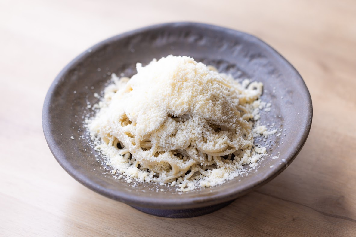 人気メニュー『おつまみチーズ蕎麦』