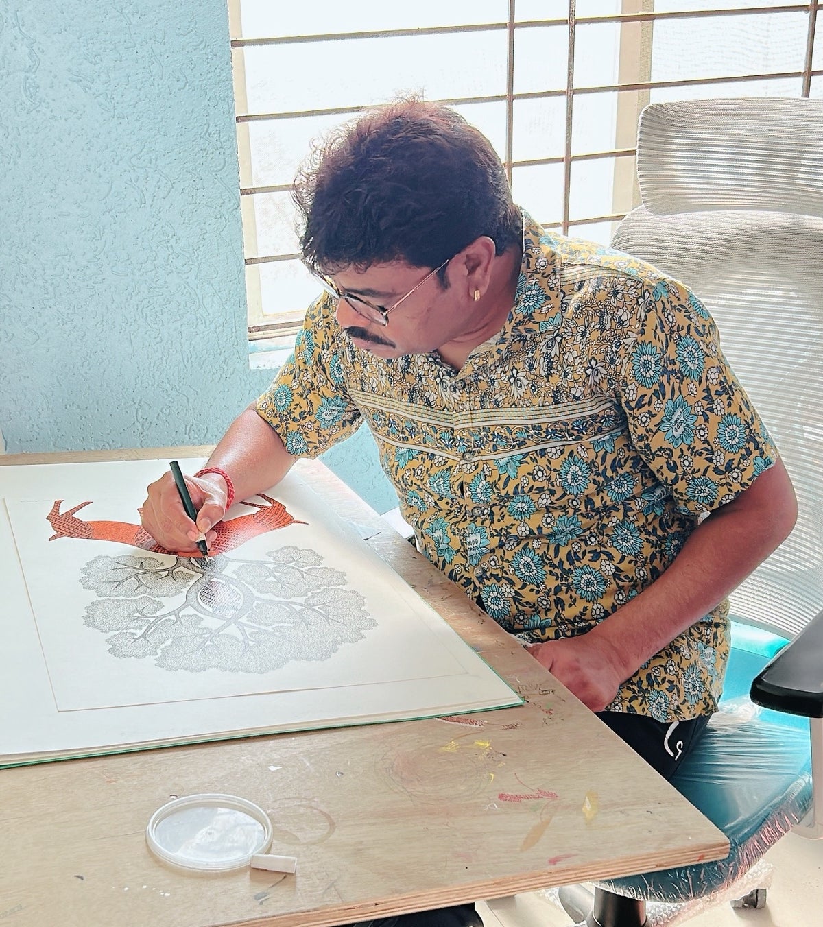 バッジュ・シャームの自伝的絵本『MORIBITO』、原画を松坂屋名古屋店で東海地方初公開
