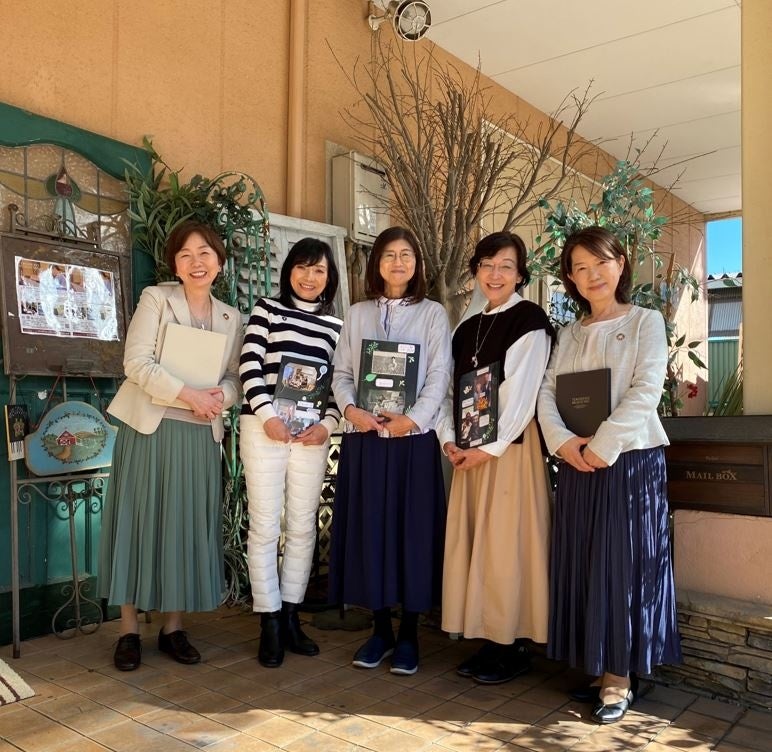 世界中の人々に笑顔を届けます！