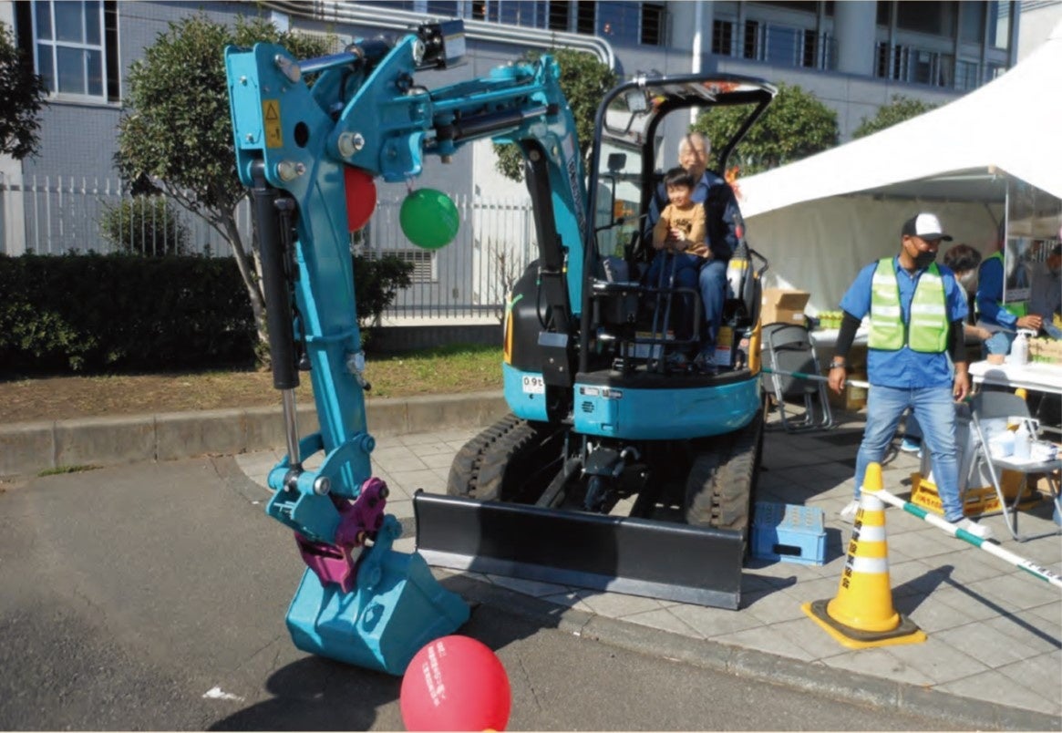 建設業体験イベント 建設機械の乗車体験です！記念撮影をすることができます！！