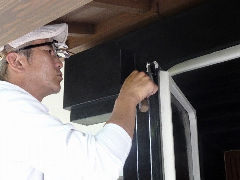 土蔵の修復（蔵戸前）の様子