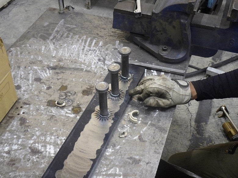 スタッド溶接後の様子