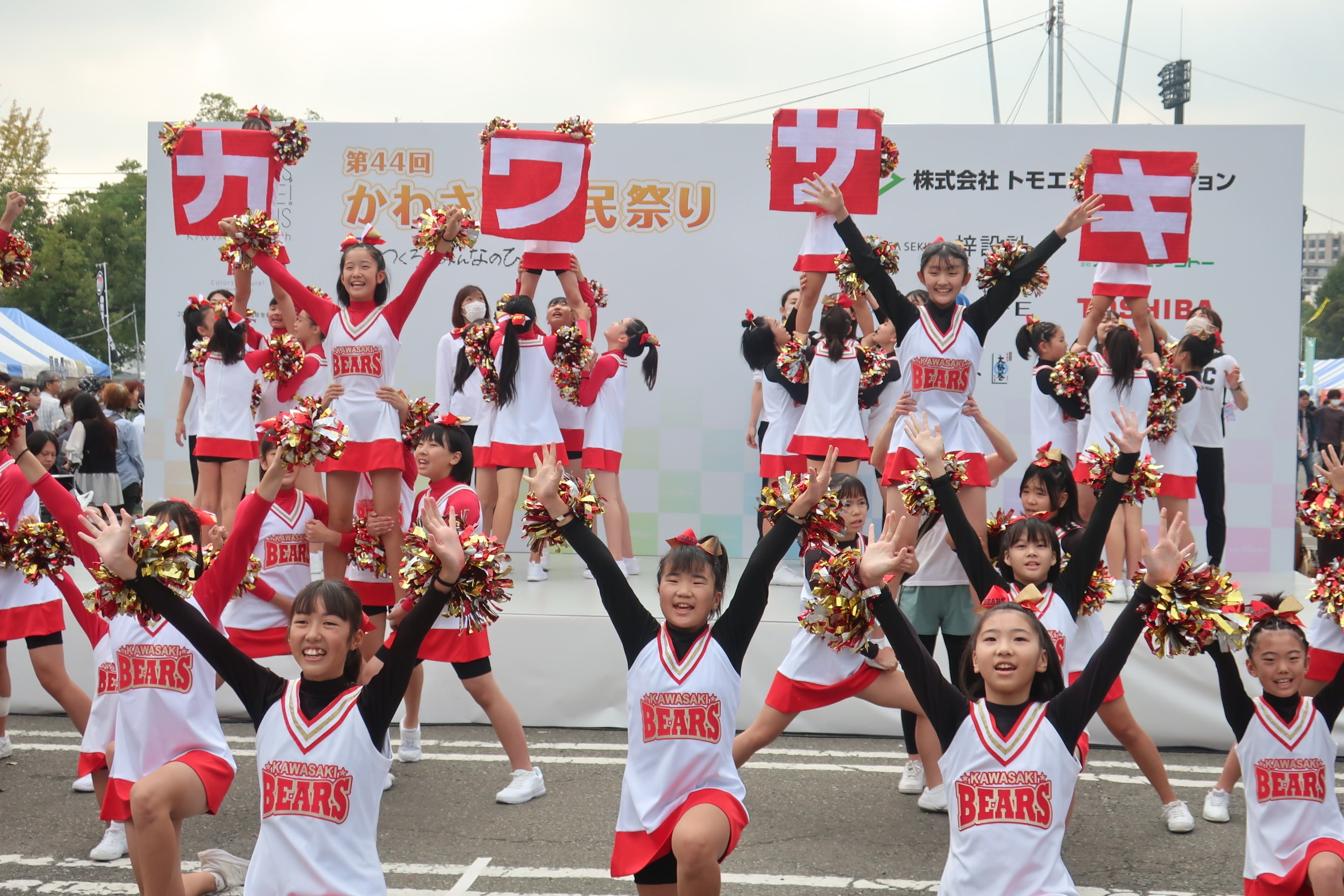 賑やかなステージ  （昨年開催時の様子）