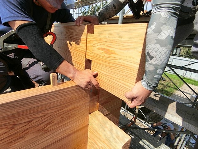 板校倉造 （柱を用いず板材を組んで屋根等 を支える造り）