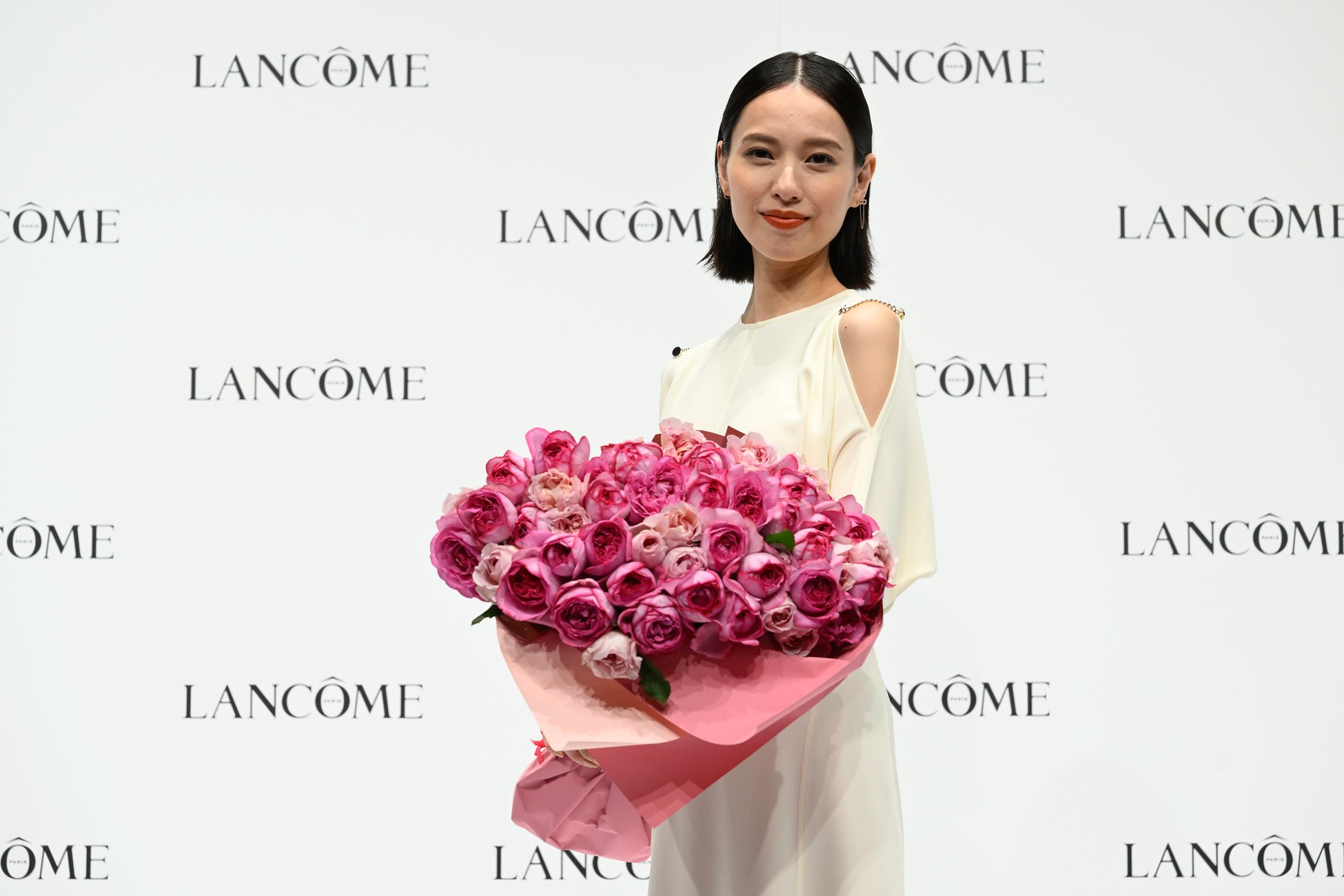 日本のランコム ミューズ戸田恵梨香さんがランコム研究員から美肌菌 1の秘密を学ぶ 戸田 さんの美肌を保つスキンケア方法 ミューズとしての5年の歩みを振り返り 肌質の底上げにつながった と笑顔も ランコムのプレスリリース 日本のランコム ミューズ戸田恵梨香さんがランコム研究員から美肌菌 1の秘密を学ぶ 戸田 さんの美肌を保つスキンケア方法 ミューズとしての5年の歩みを振り返り 肌質の底上げにつながった と笑顔も ランコムのプレスリリース