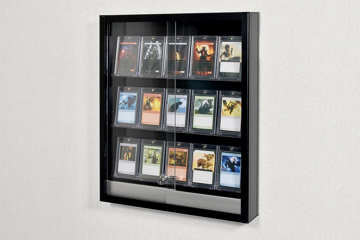カードショップさながらの雰囲気を自宅で楽しめるディスプレイケースが