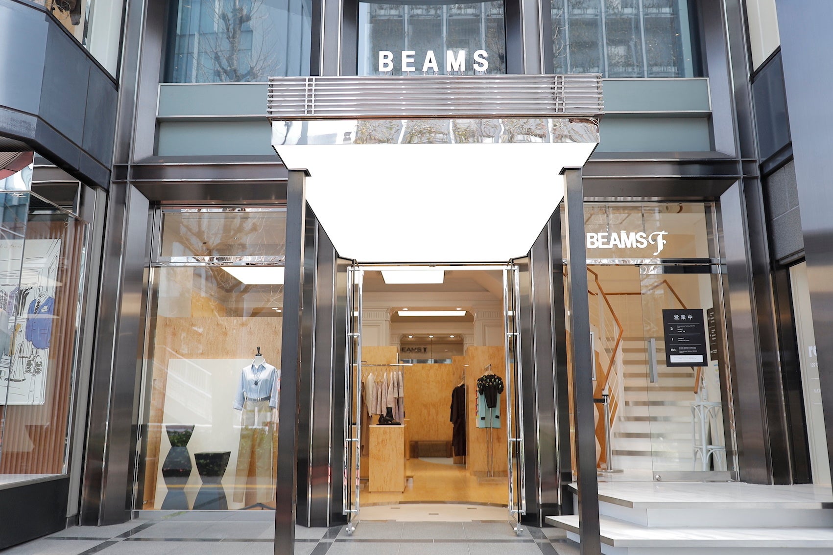 グランドオープンした東京・原宿地区３店舗が入るビルの外観（1階）