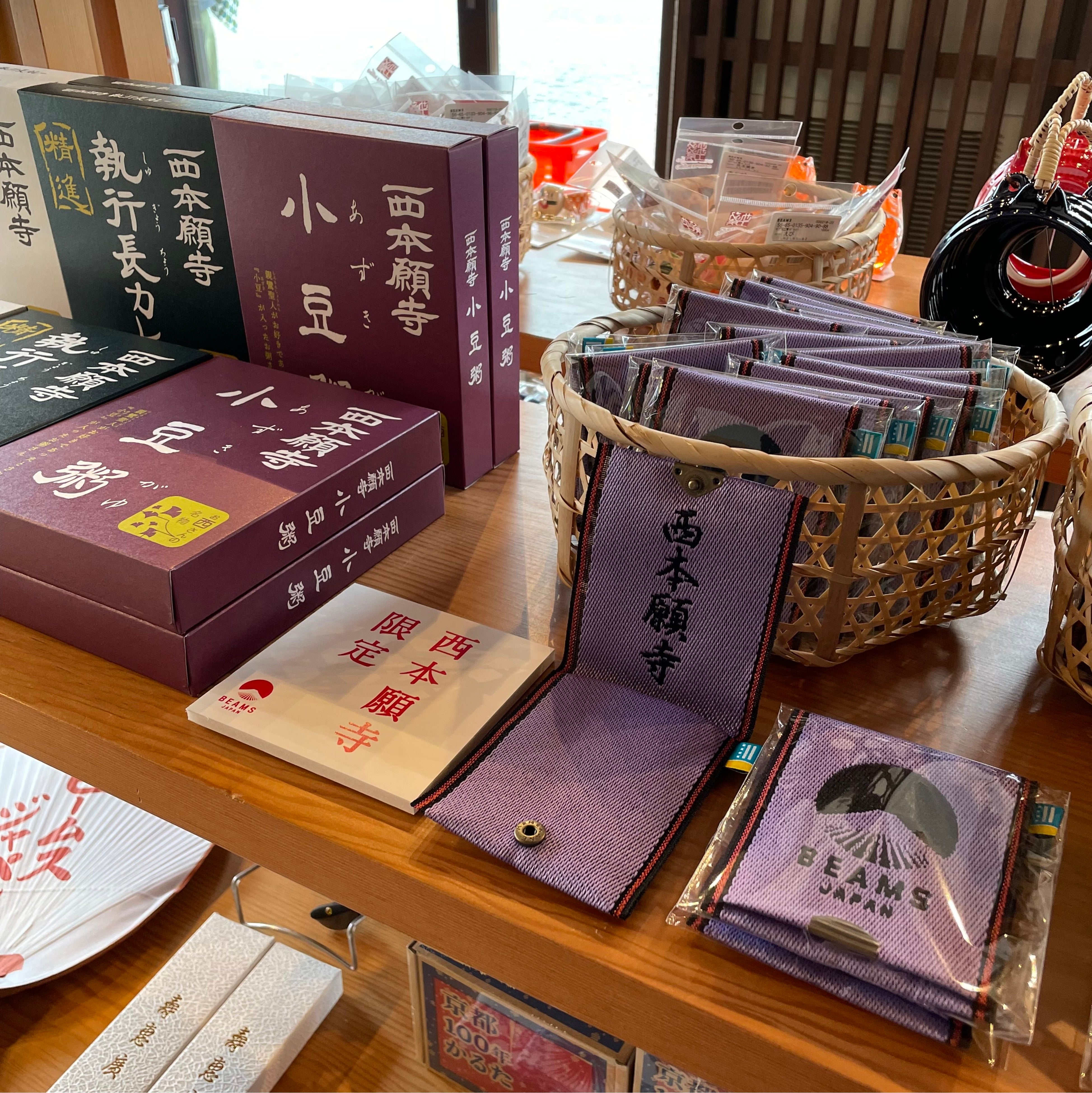 「ビームス ジャパン 西本願寺」の店内（限定品など）