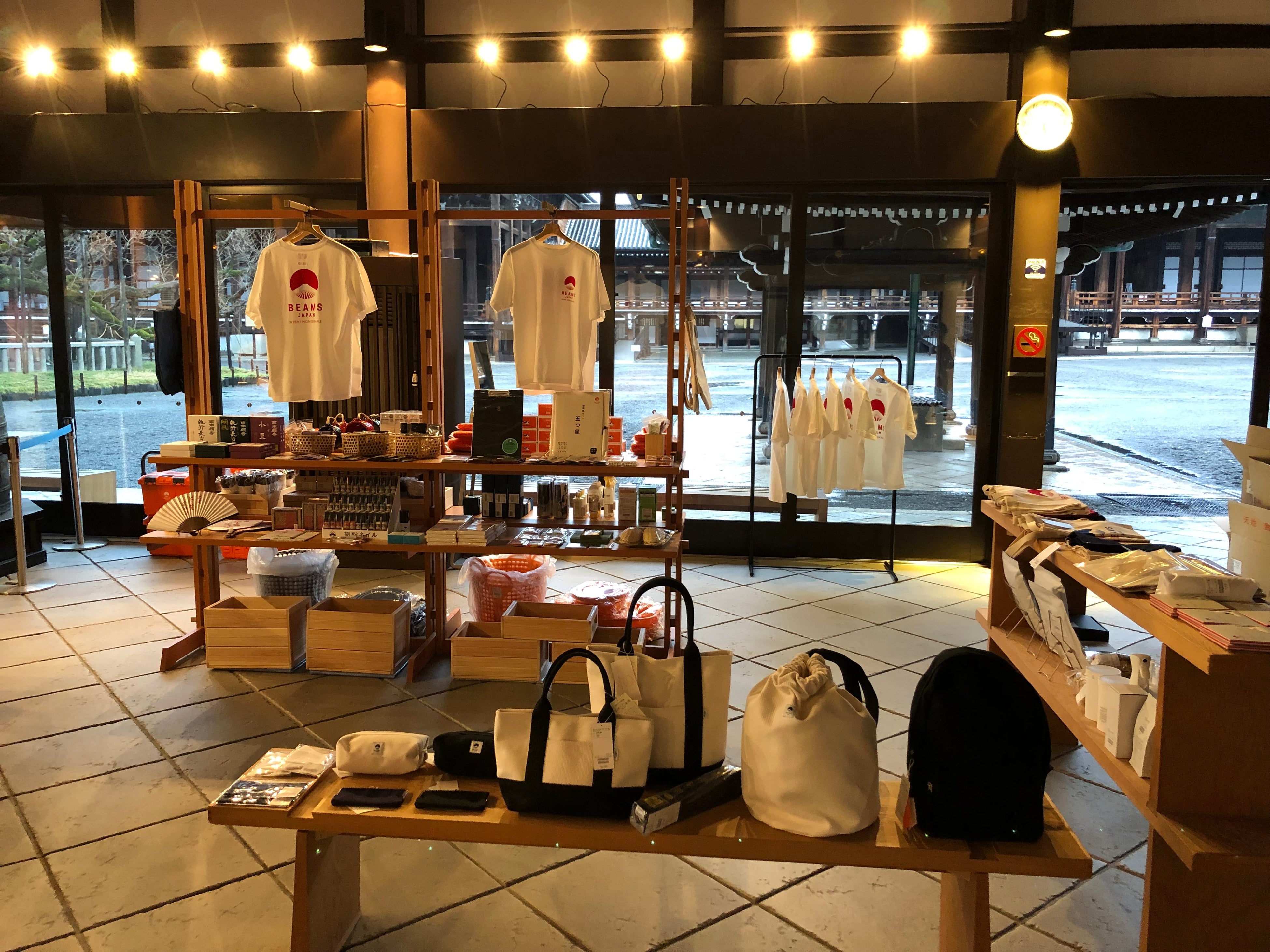 「ビームス ジャパン 西本願寺」の店内