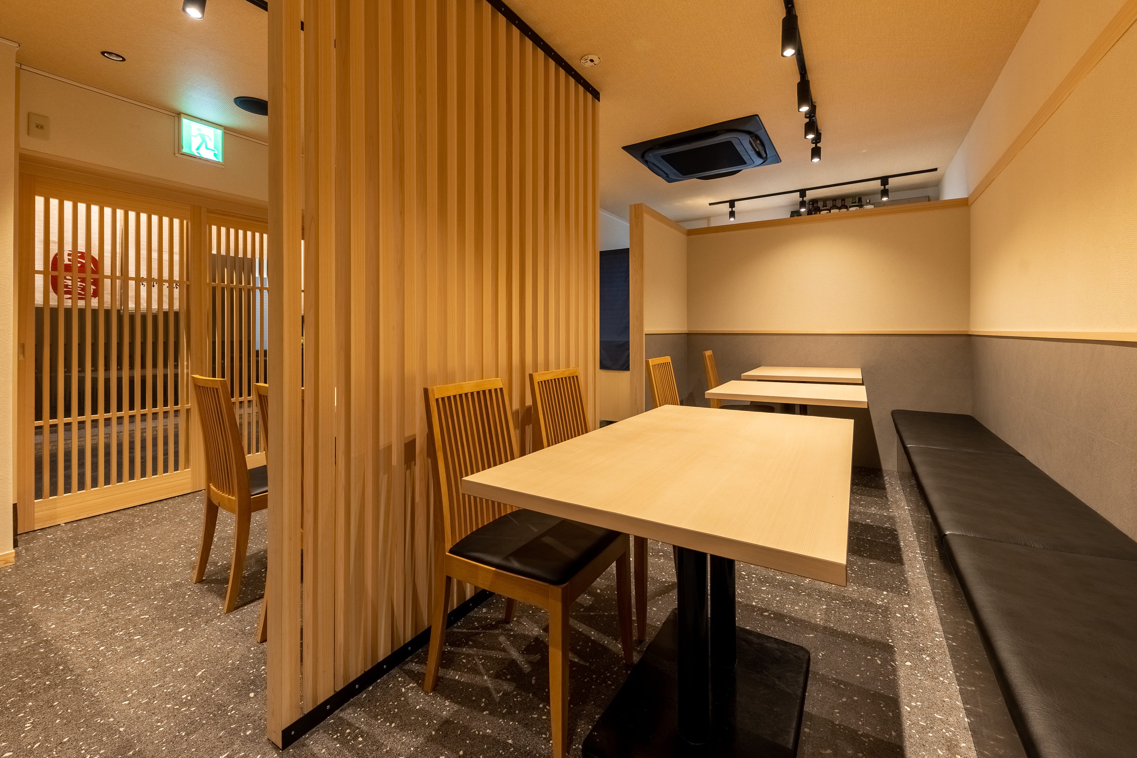 １F ダイニングフロア