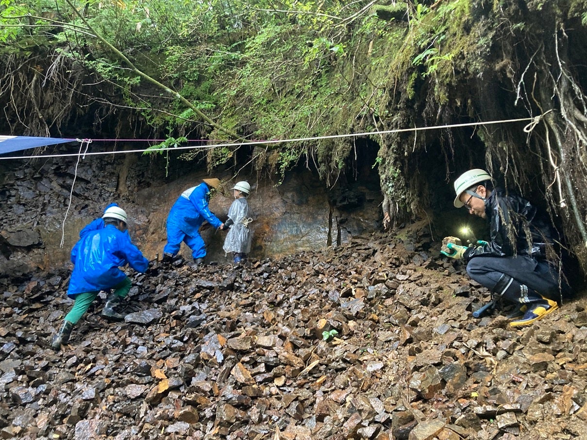 化石発掘体験の様子
