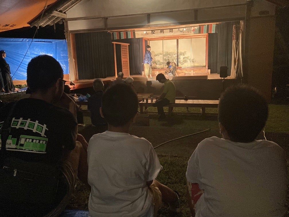 荘川村芝居見学の様子