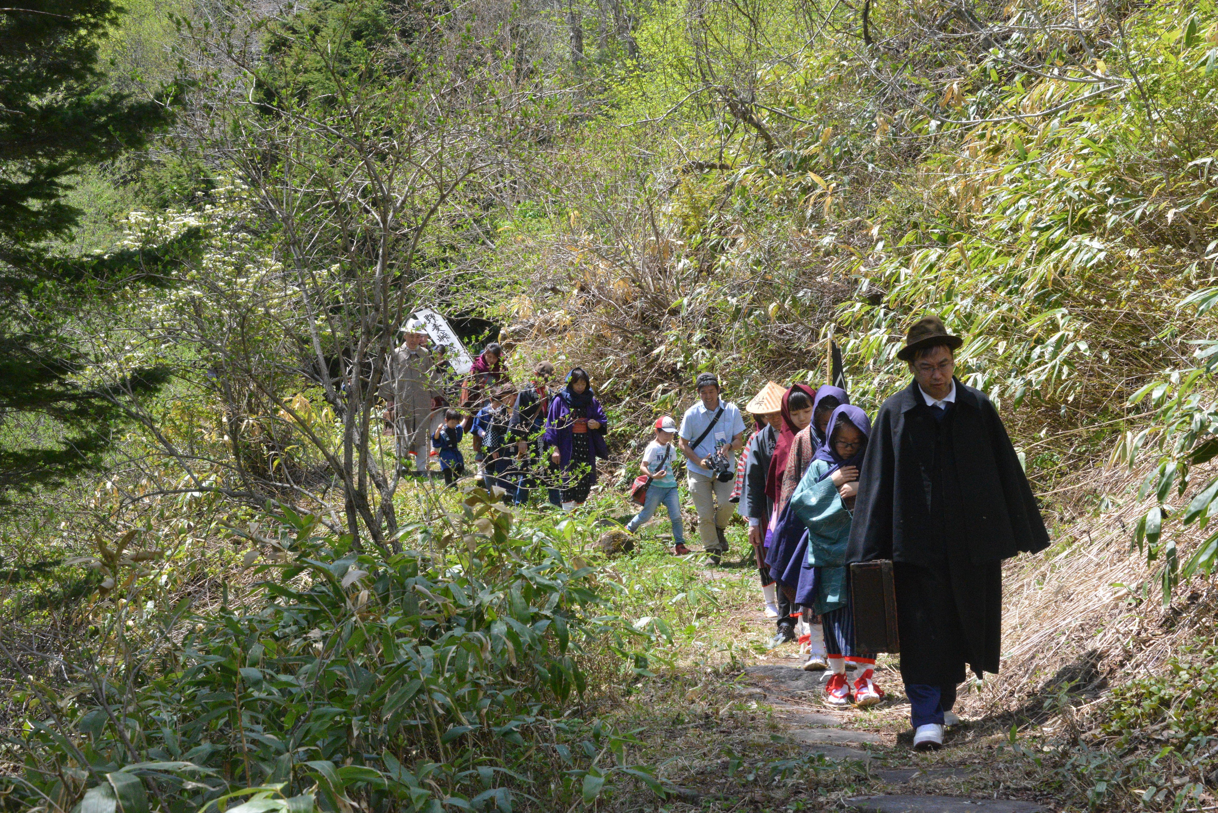 糸引き工女行列