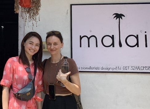 （写真：左が当社代表中川、右がマライ社代表）