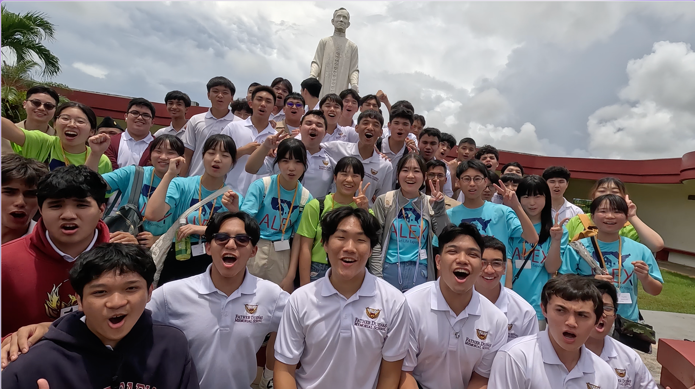 現地高校生の大歓迎