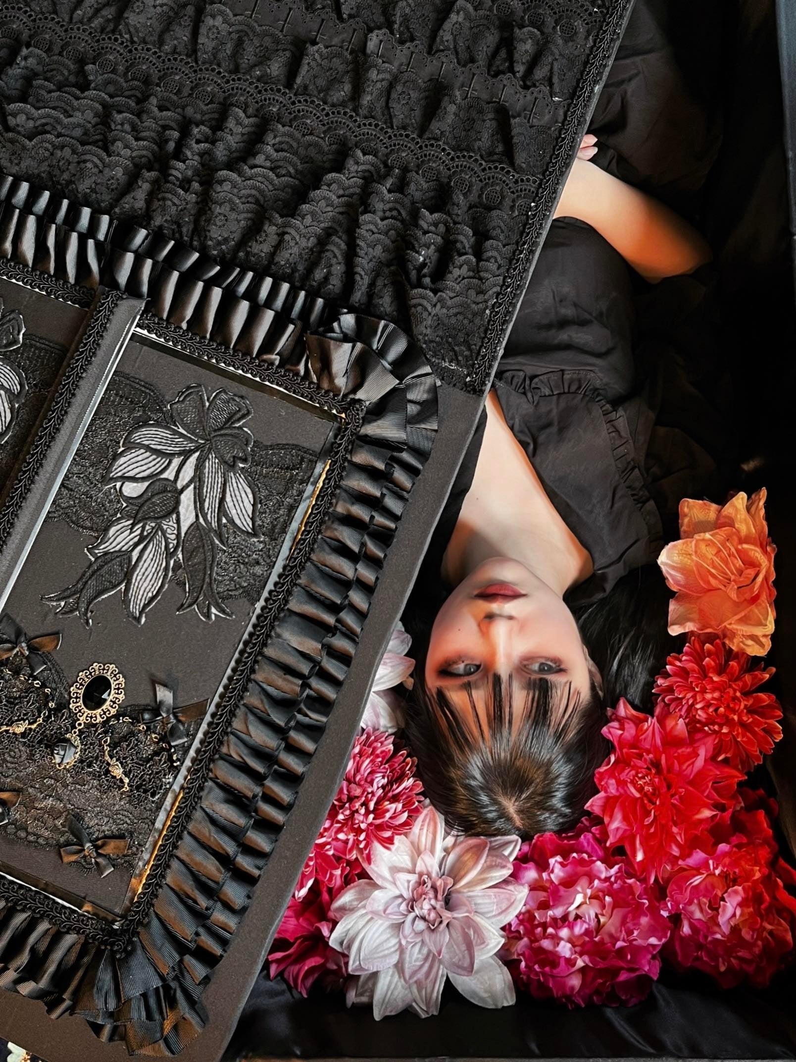 ゴスロリ×棺桶】横浜ビブレでオリジナル棺ブランドGRAVE TOKYOの