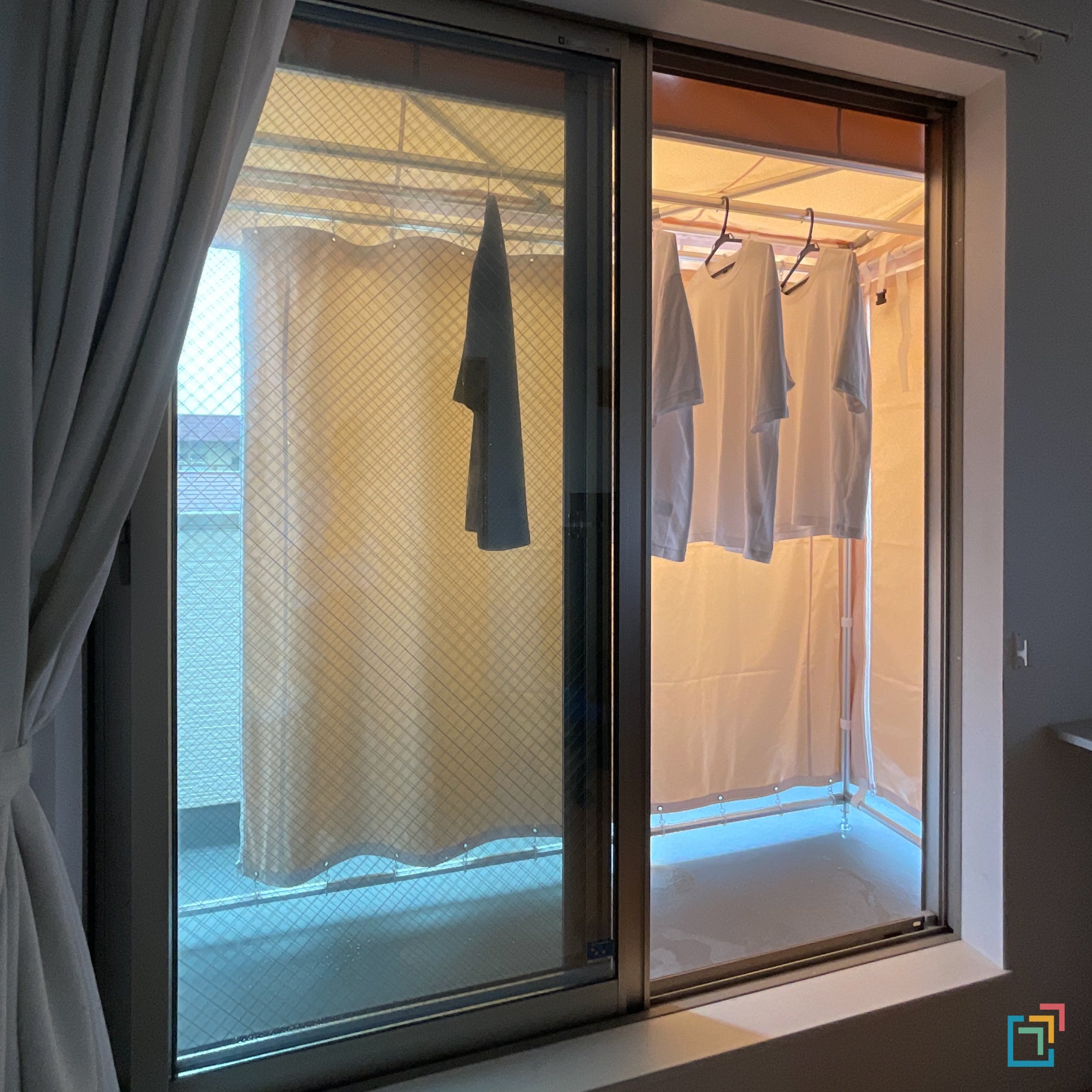 部屋から見るサイドカーテンあり