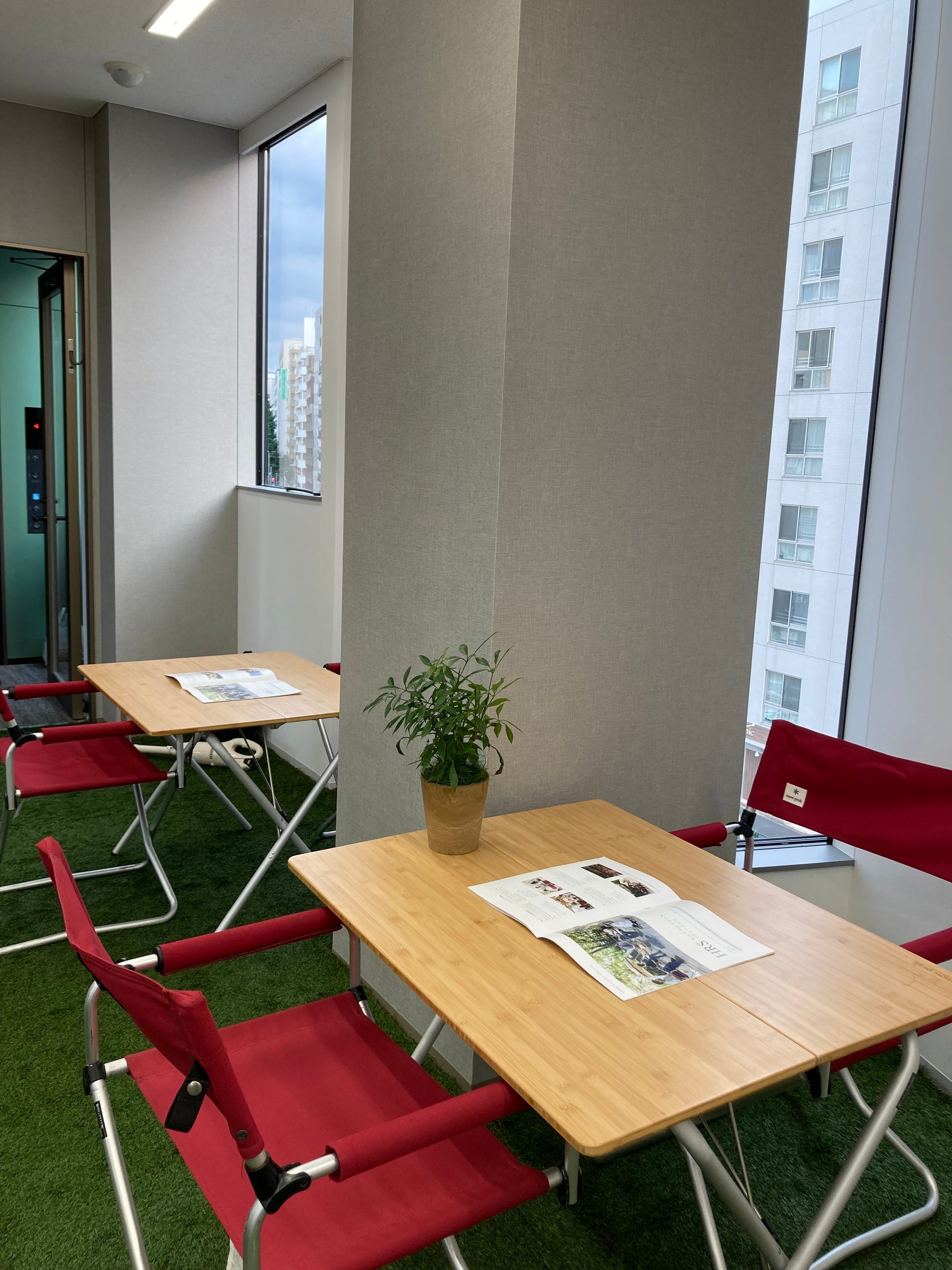 ワンアクションテーブルセット※「VORT神宮北参道」4階 内観 ※2023年６月撮影