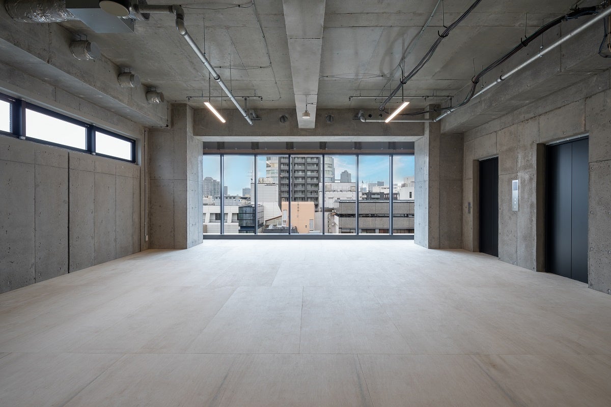 「VORT銀座briller(仮称)」内観 :右:空中階(※2022年7月撮影)