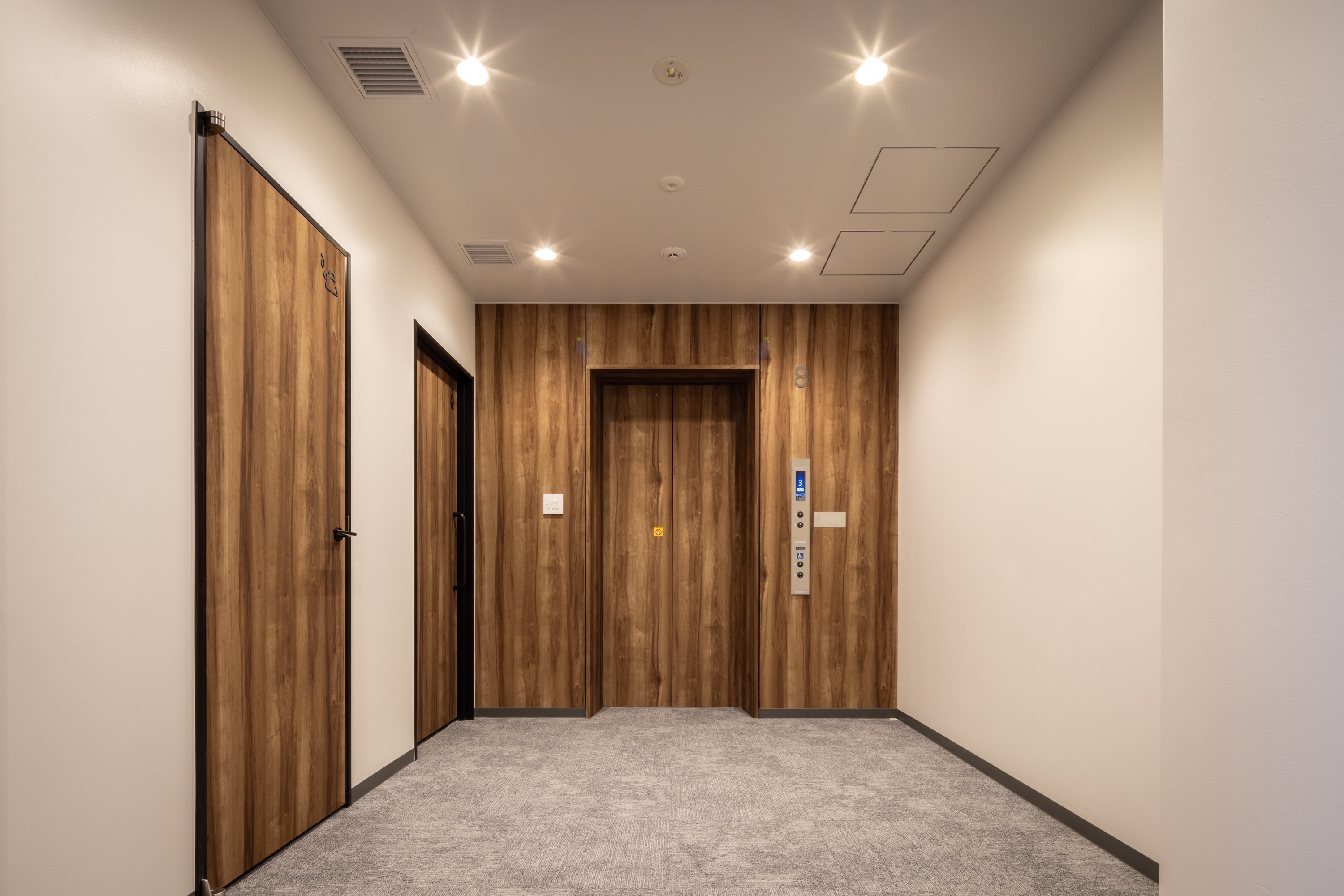 「VORT西新宿NEX」内観エレベーター前（※2024年2月撮影）