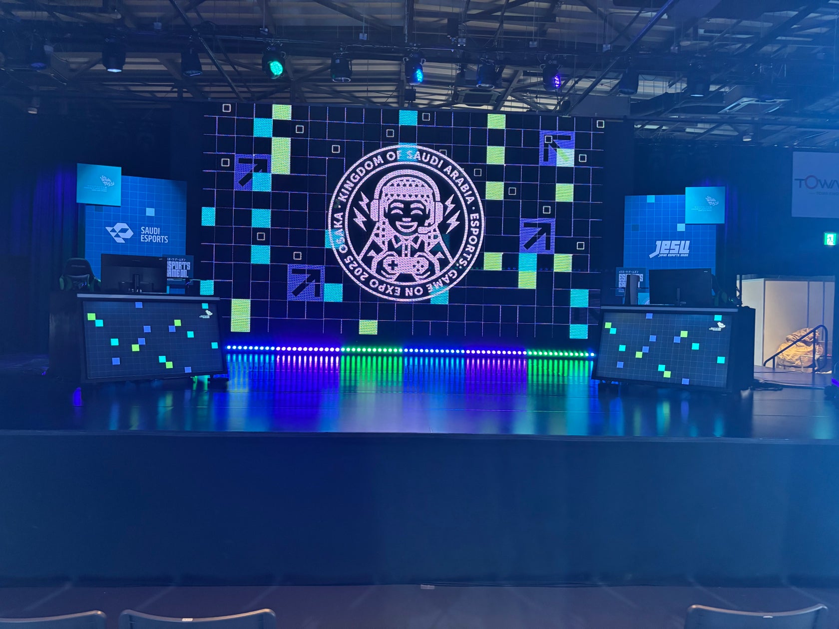万博でeスポーツ旋風!サウジの熱狂、8500人来場 万博でeスポーツ旋風!サウジの熱狂、8500人来場